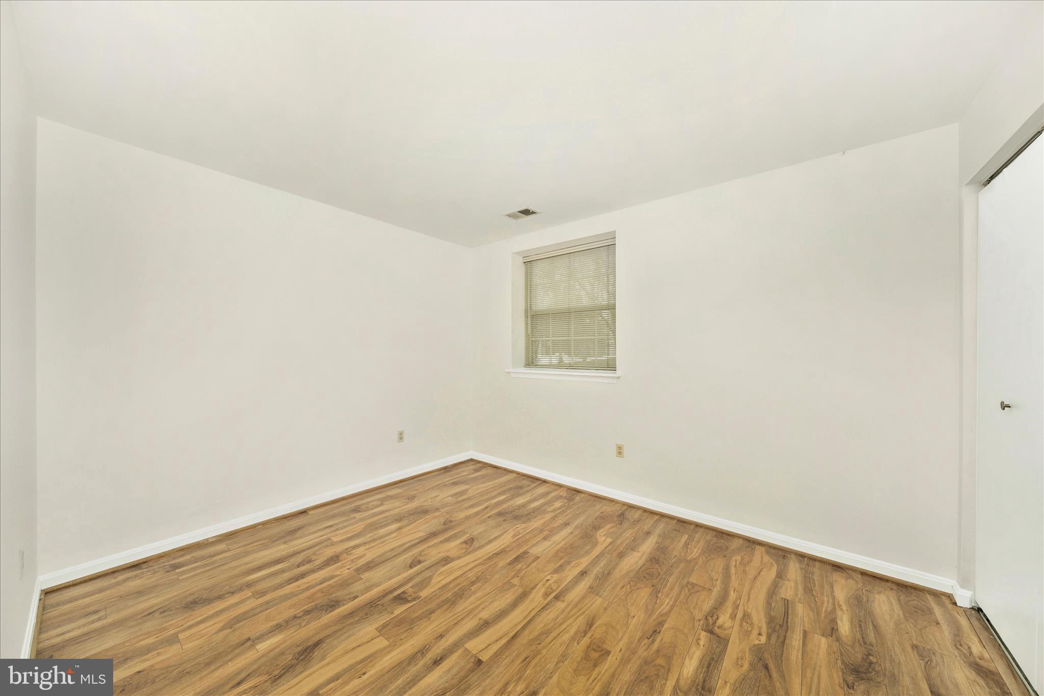 CROMWELL FOUNTAIN - Residential