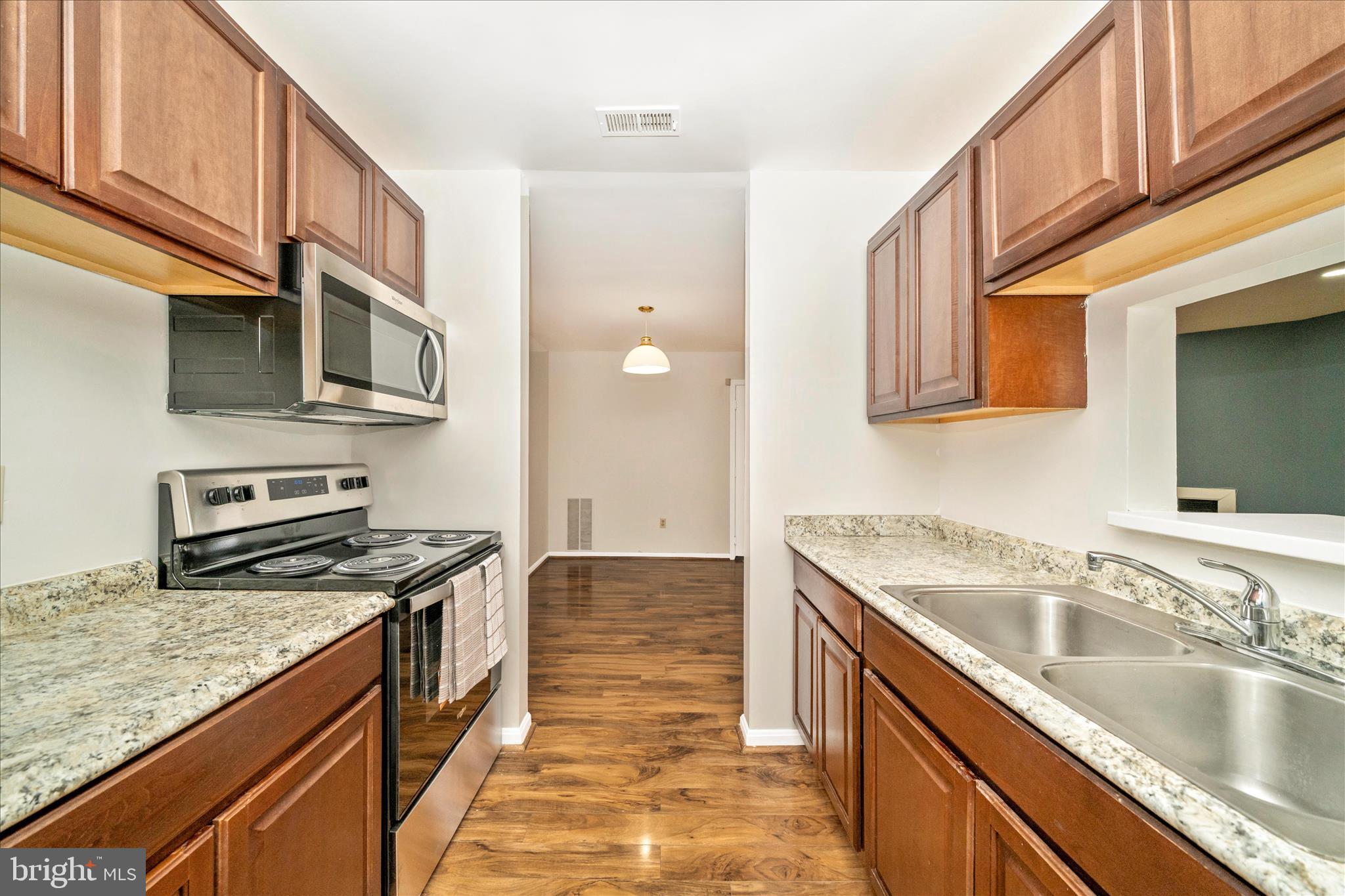 CROMWELL FOUNTAIN - Residential