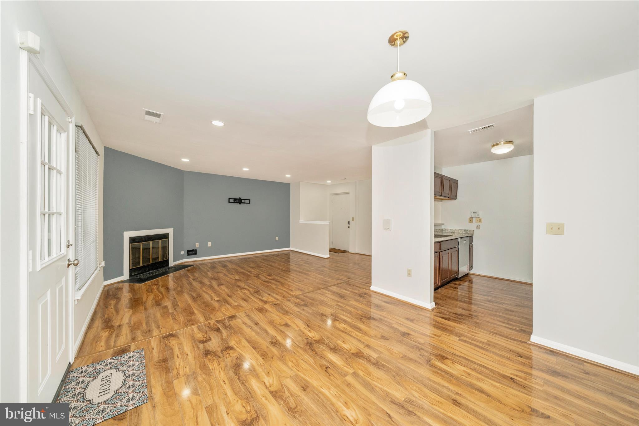 CROMWELL FOUNTAIN - Residential