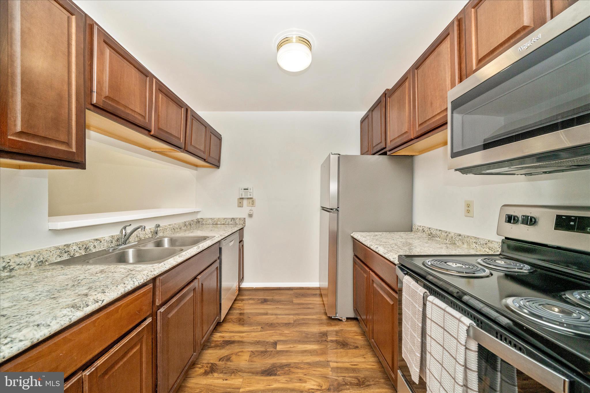 CROMWELL FOUNTAIN - Residential