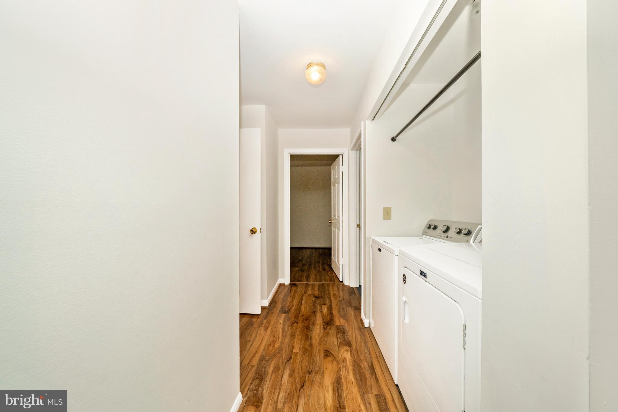 CROMWELL FOUNTAIN - Residential