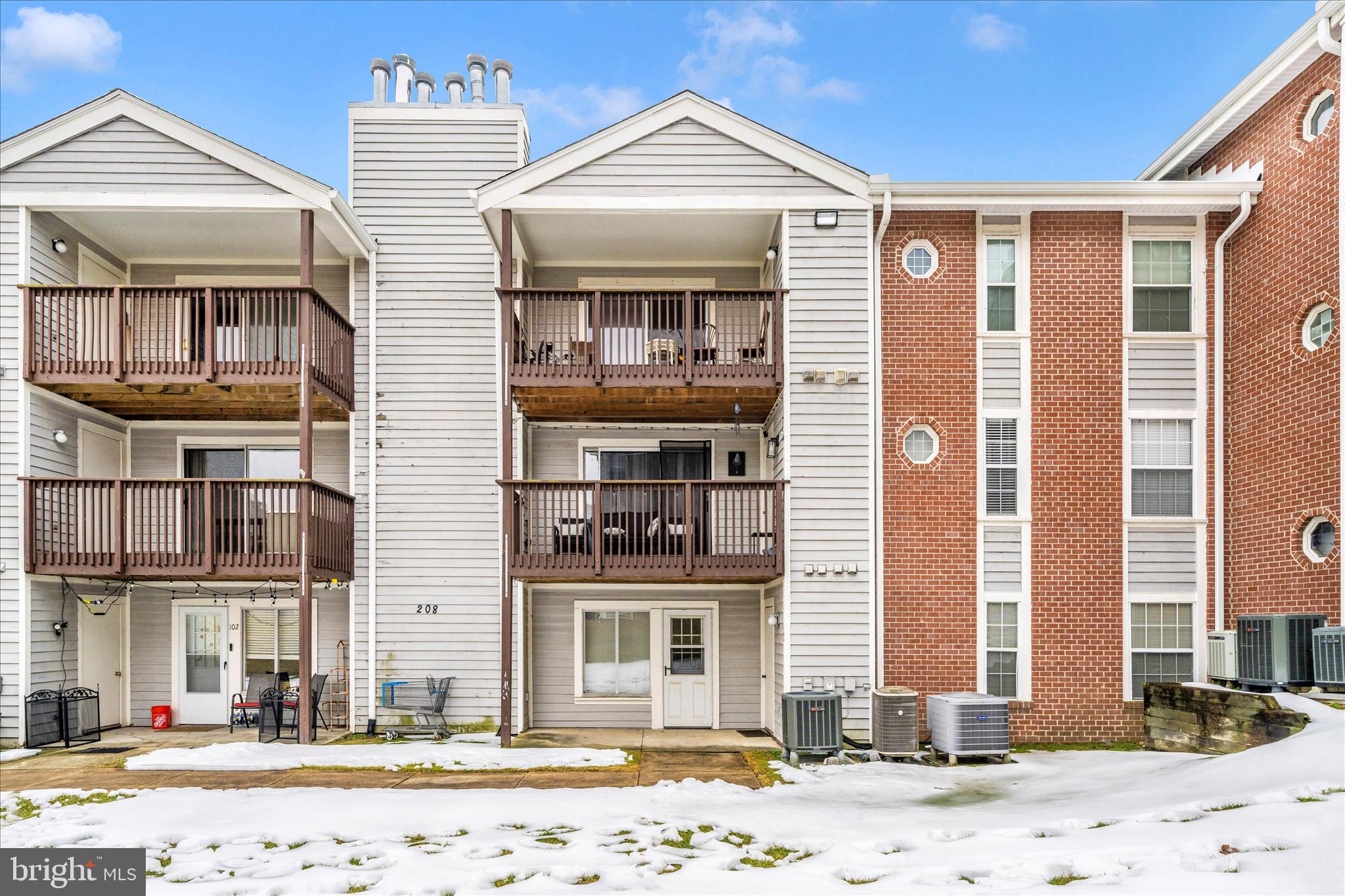CROMWELL FOUNTAIN - Residential