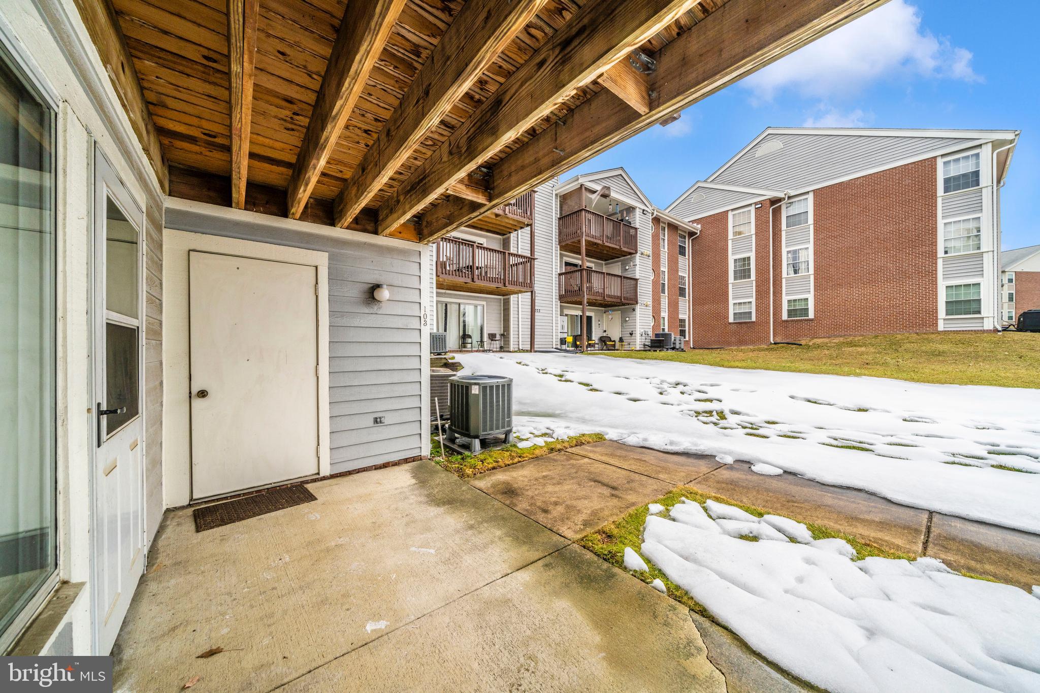 CROMWELL FOUNTAIN - Residential