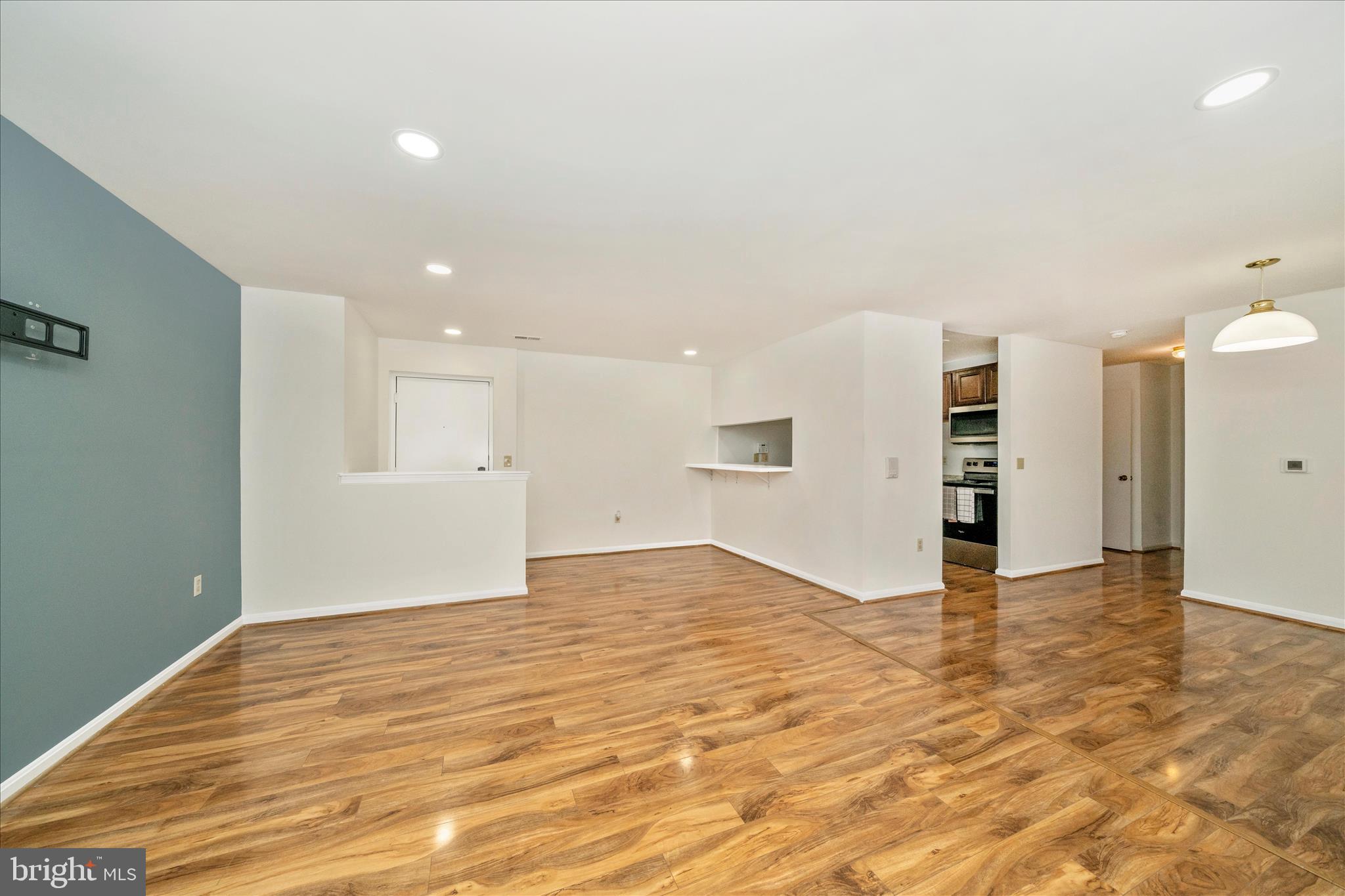 CROMWELL FOUNTAIN - Residential