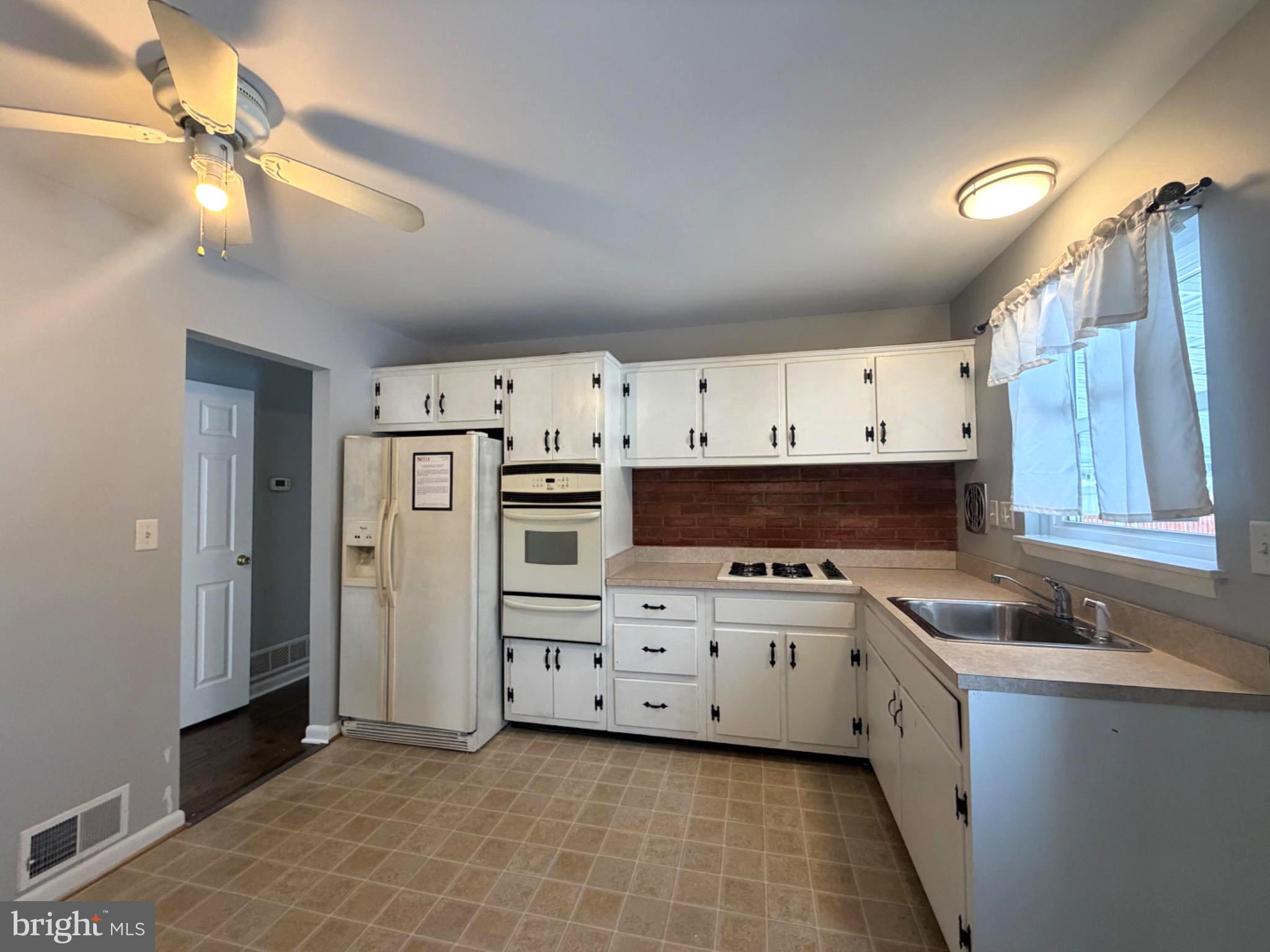 CATONSVILLE MANOR - Residential Lease