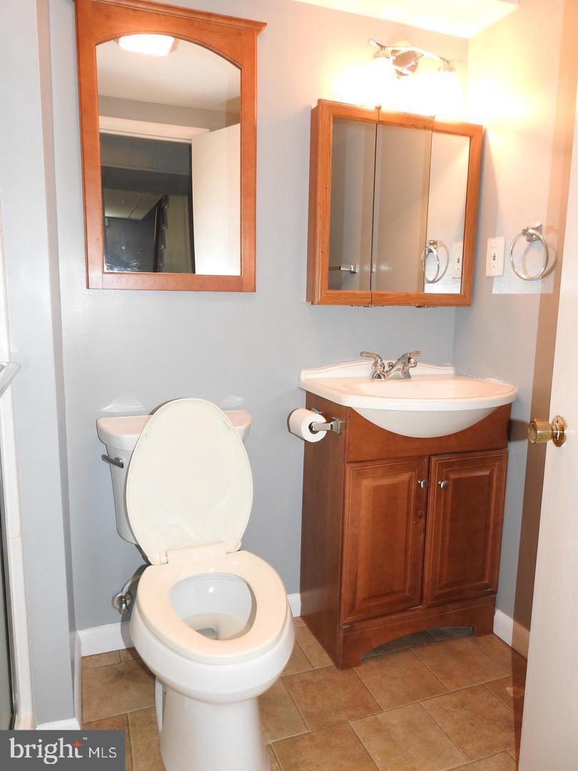 CATONSVILLE MANOR - Residential Lease