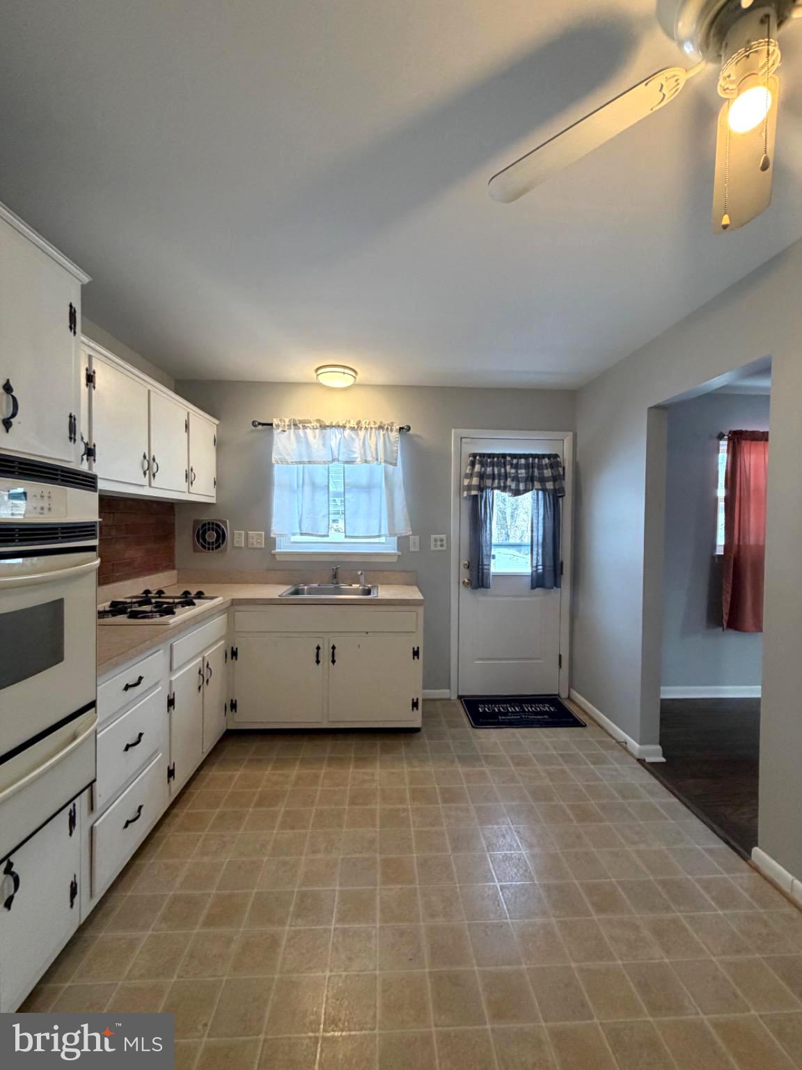 CATONSVILLE MANOR - Residential Lease