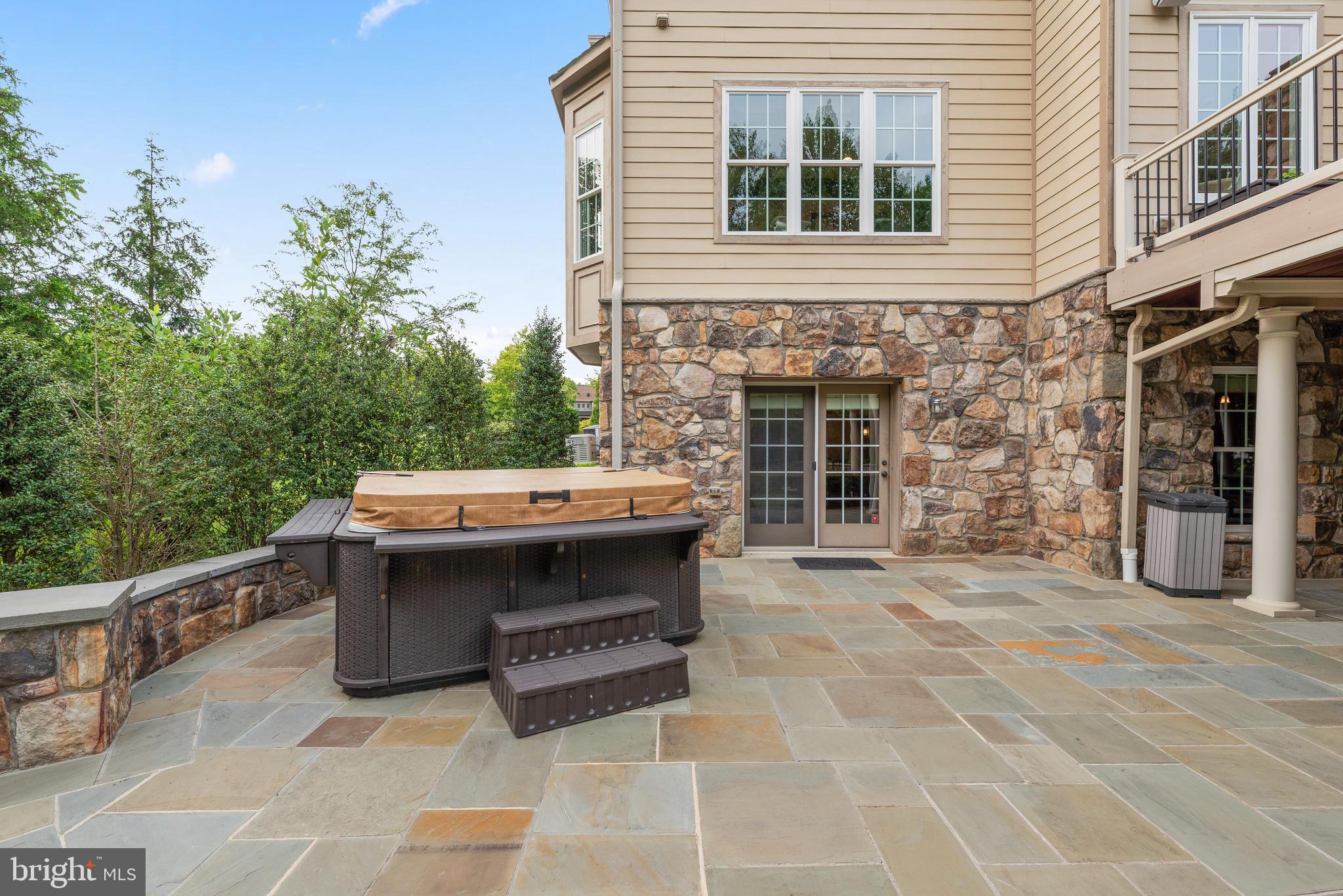 RIVERWOOD - Residential