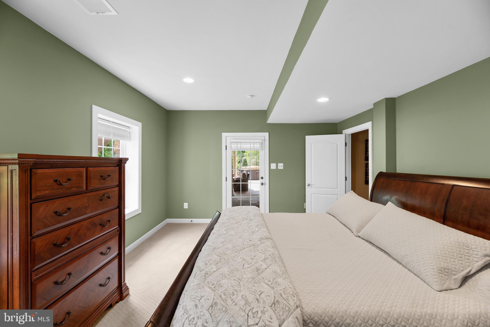 RIVERWOOD - Residential