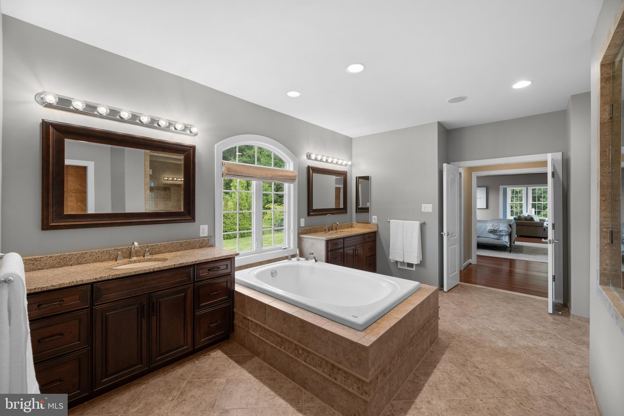 RIVERWOOD - Residential