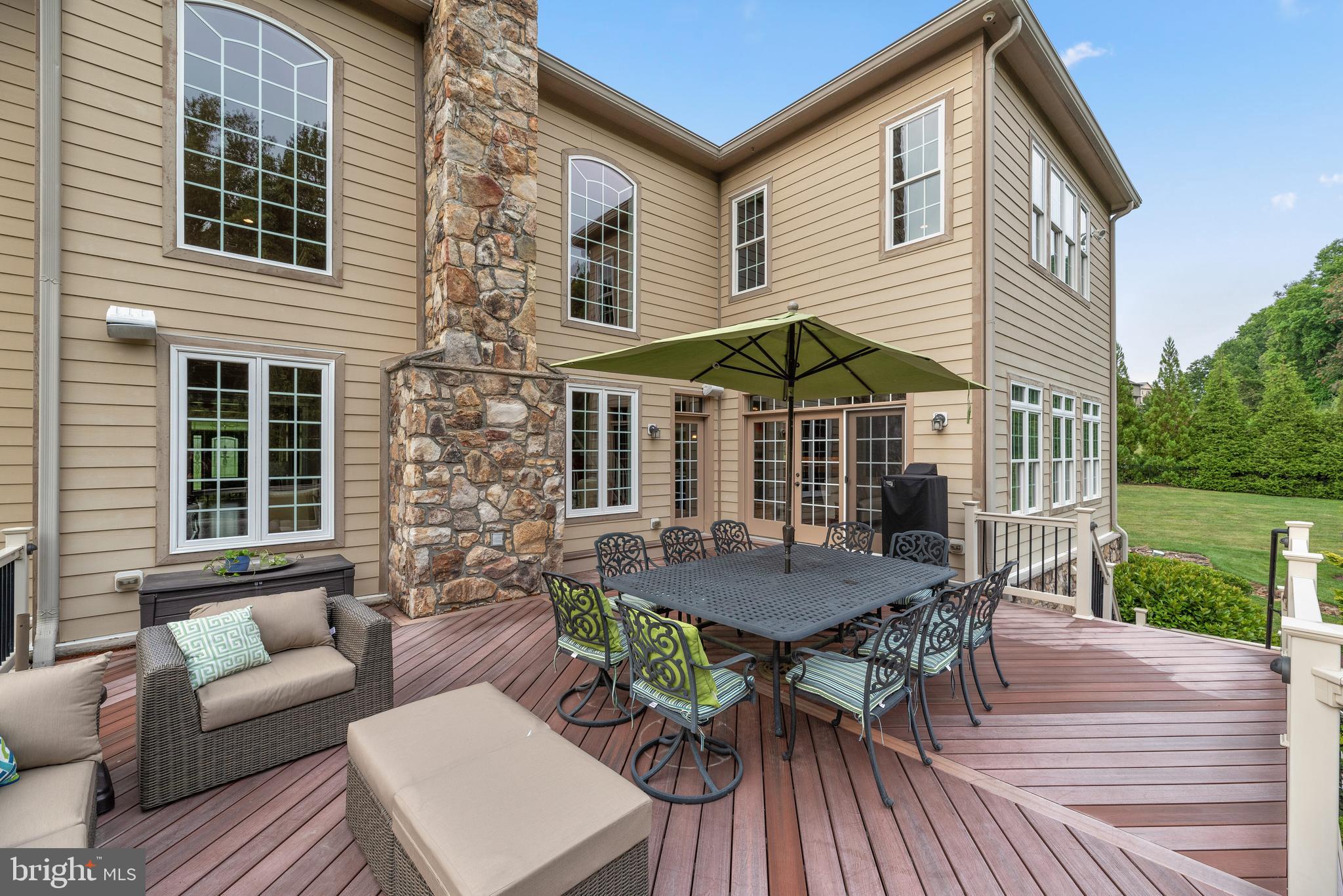 RIVERWOOD - Residential