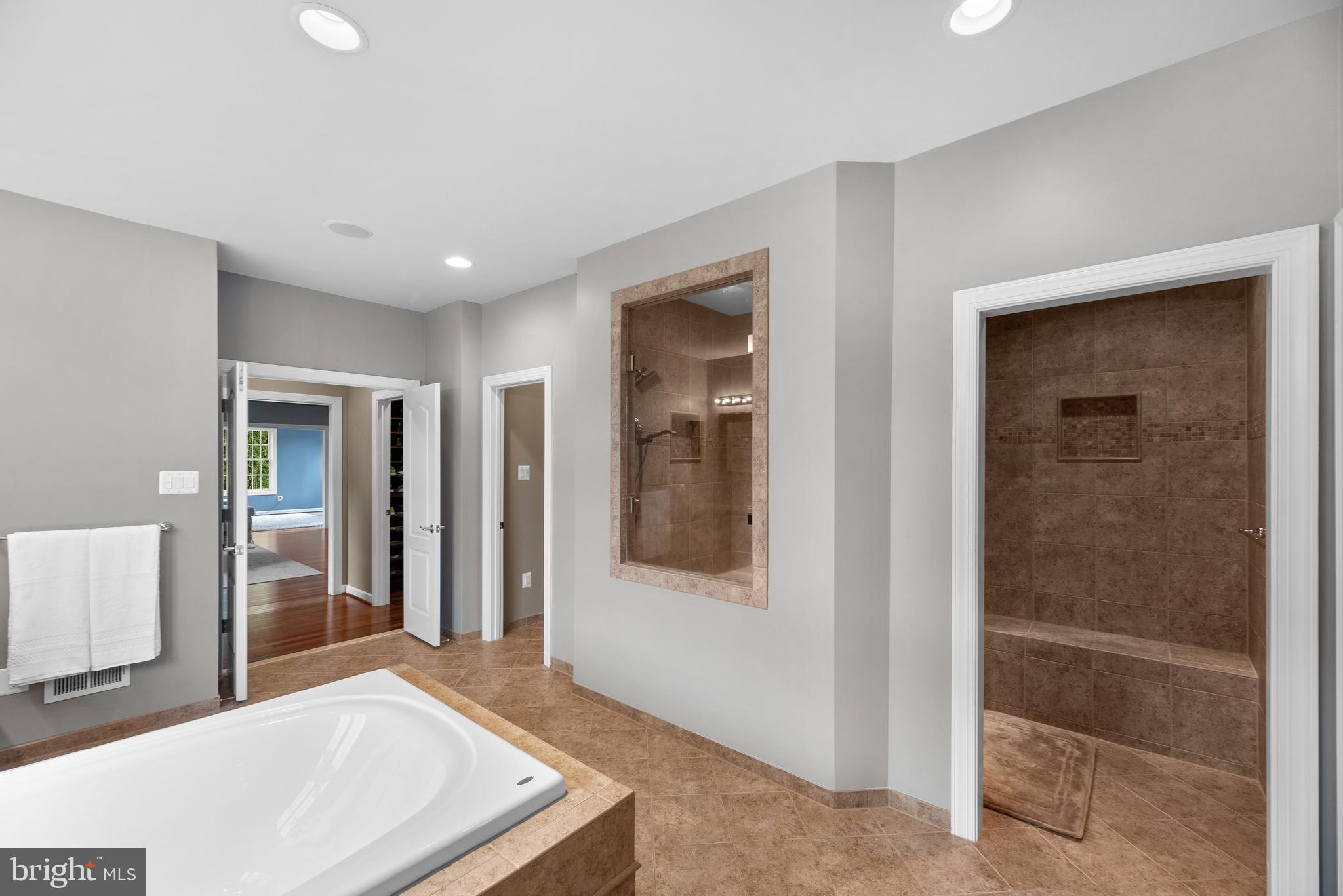 RIVERWOOD - Residential