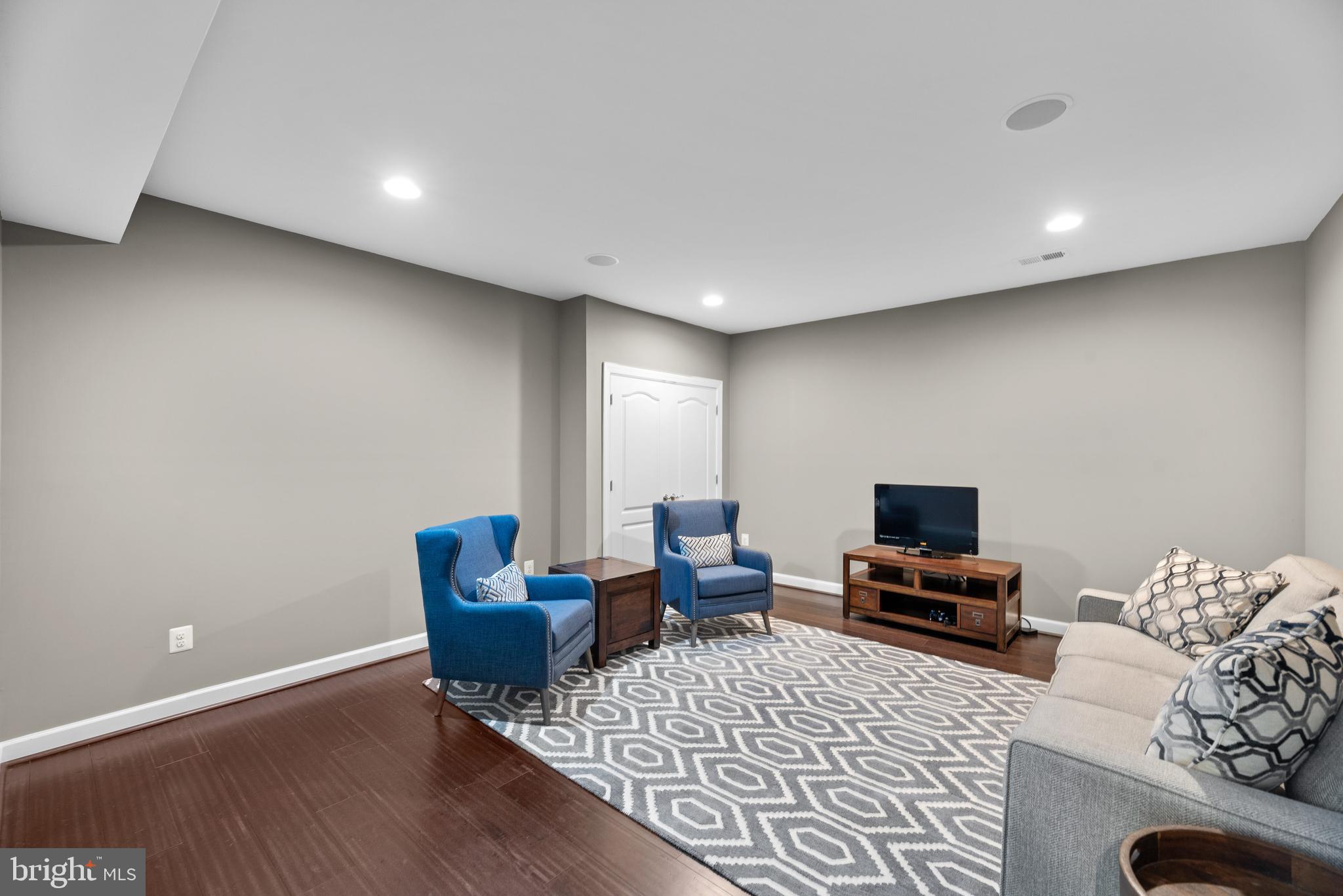 RIVERWOOD - Residential