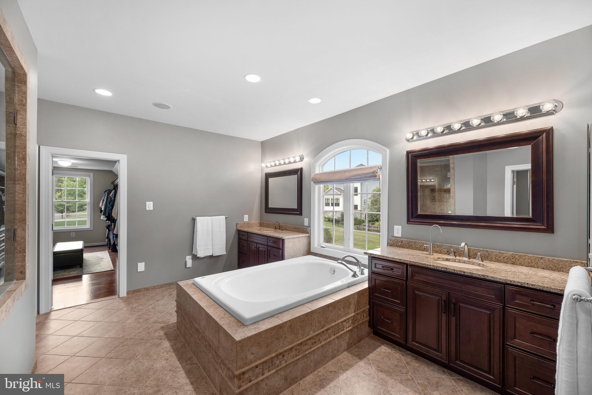 RIVERWOOD - Residential