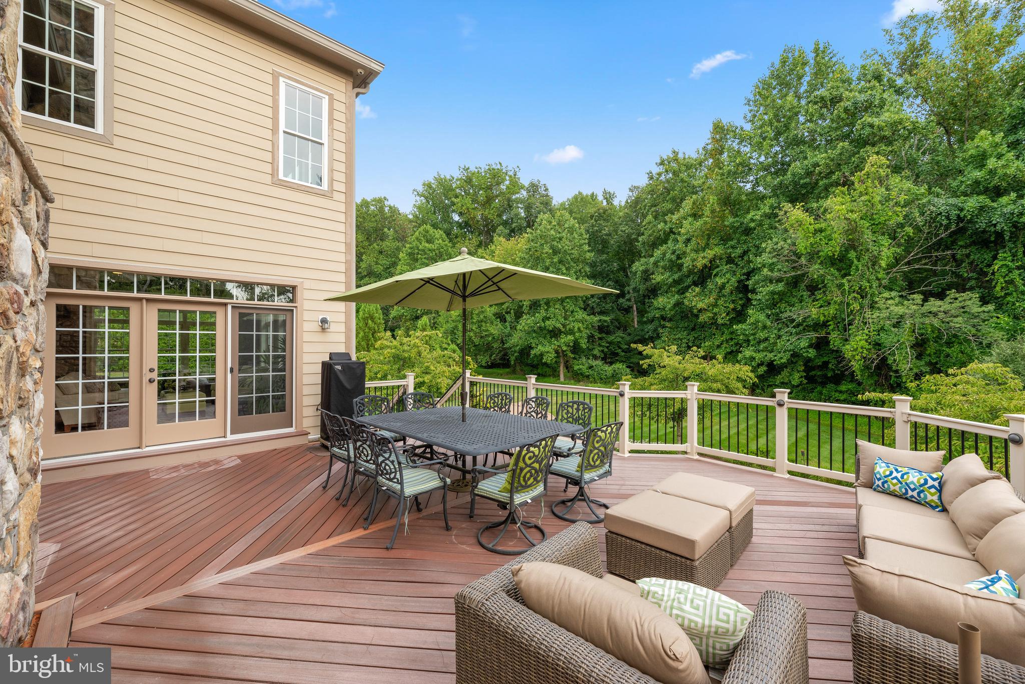 RIVERWOOD - Residential