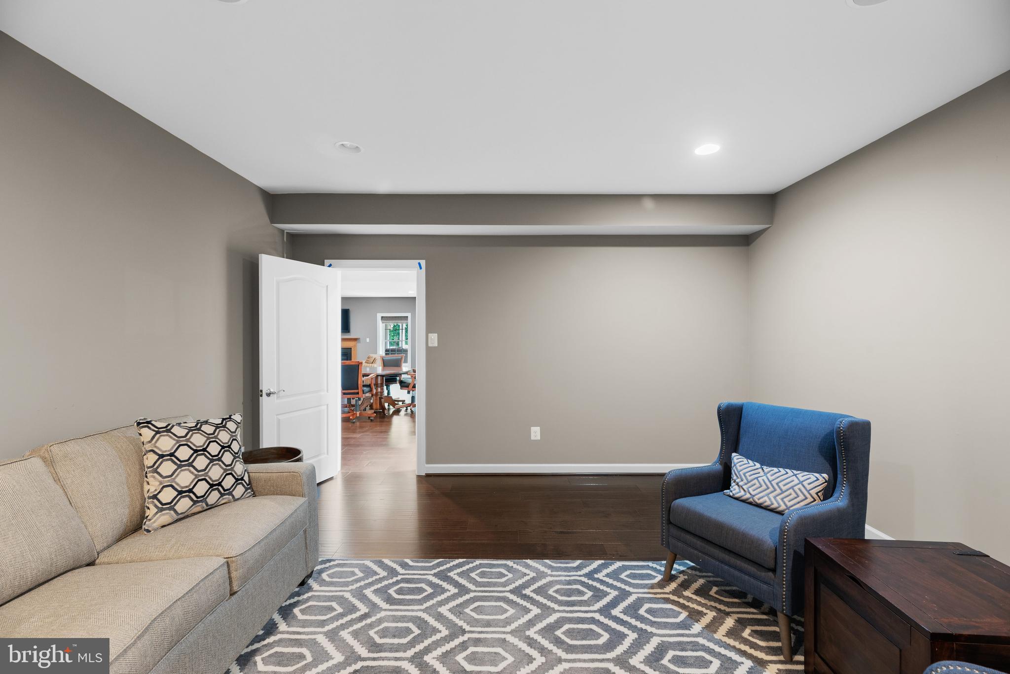 RIVERWOOD - Residential