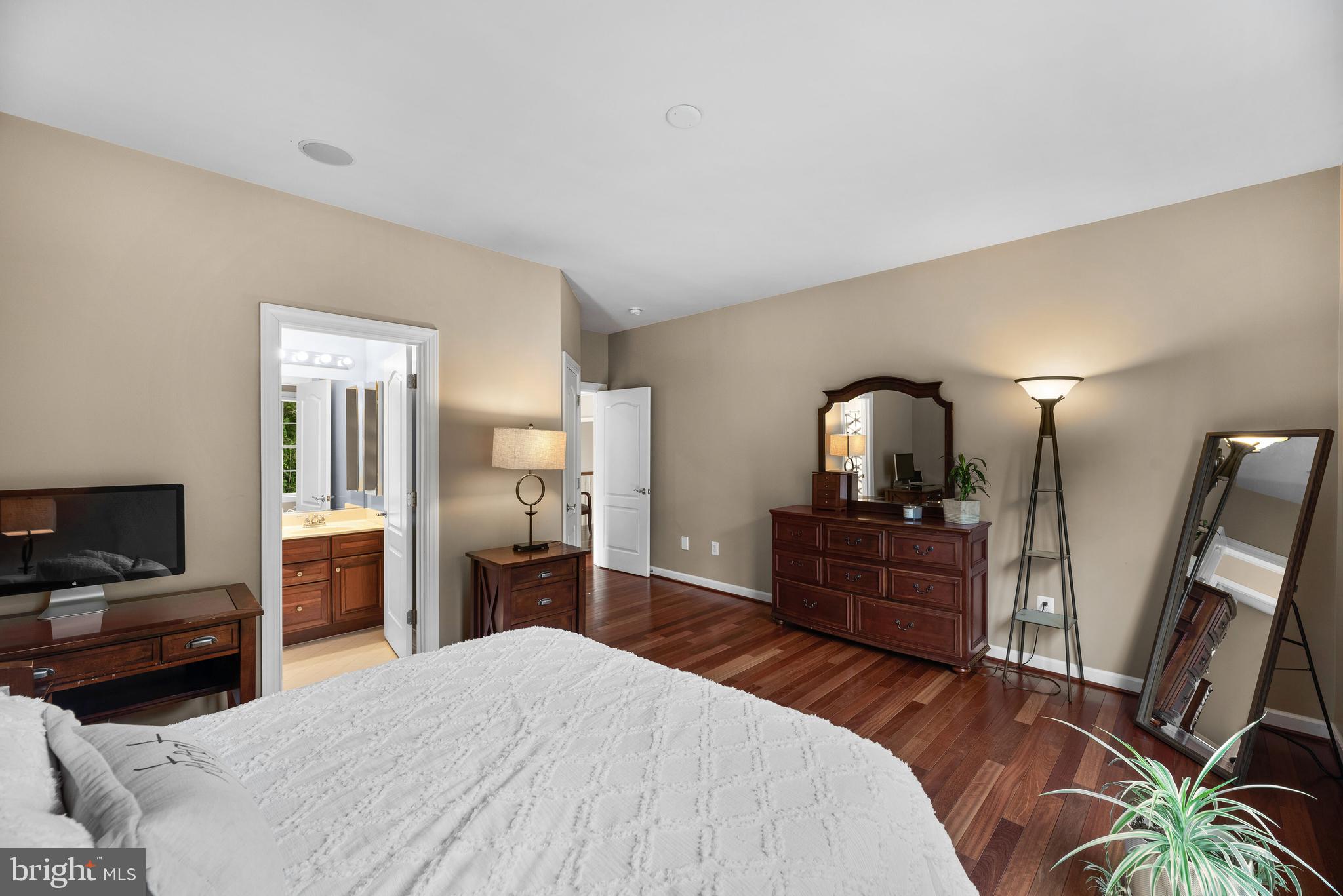 RIVERWOOD - Residential