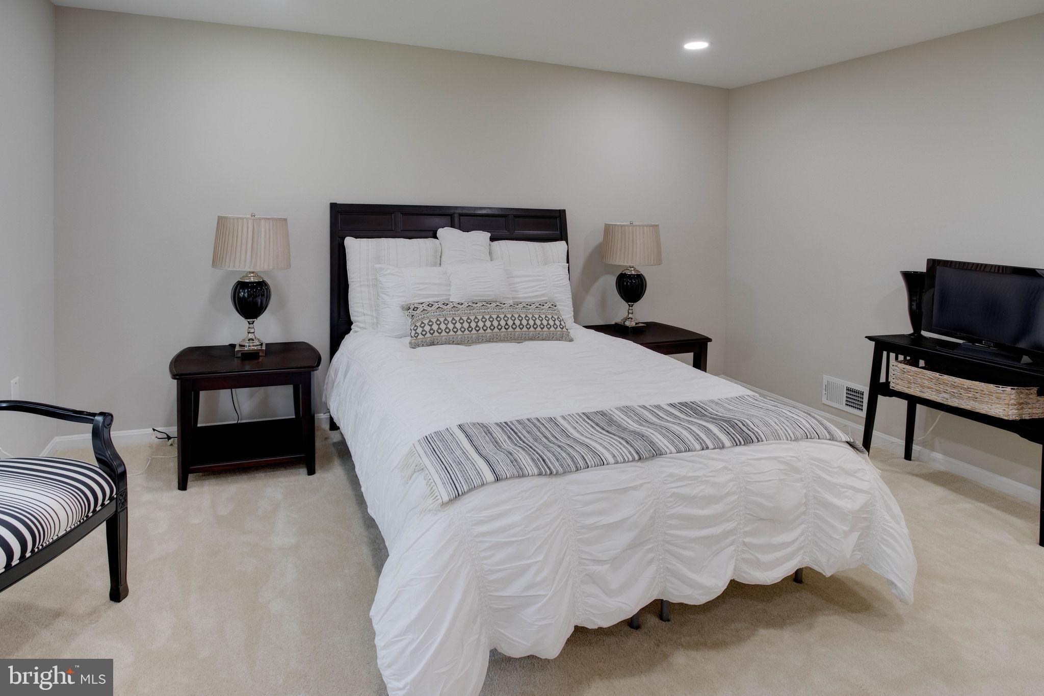 FAIRFAX PLAZA TOWNHOUSES - Residential