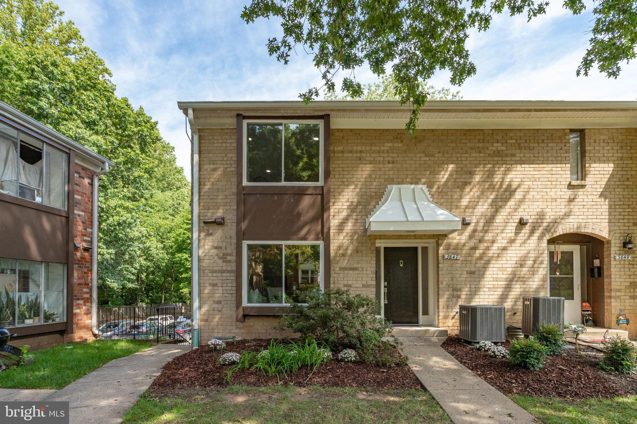 FAIRFAX PLAZA TOWNHOUSES - Residential