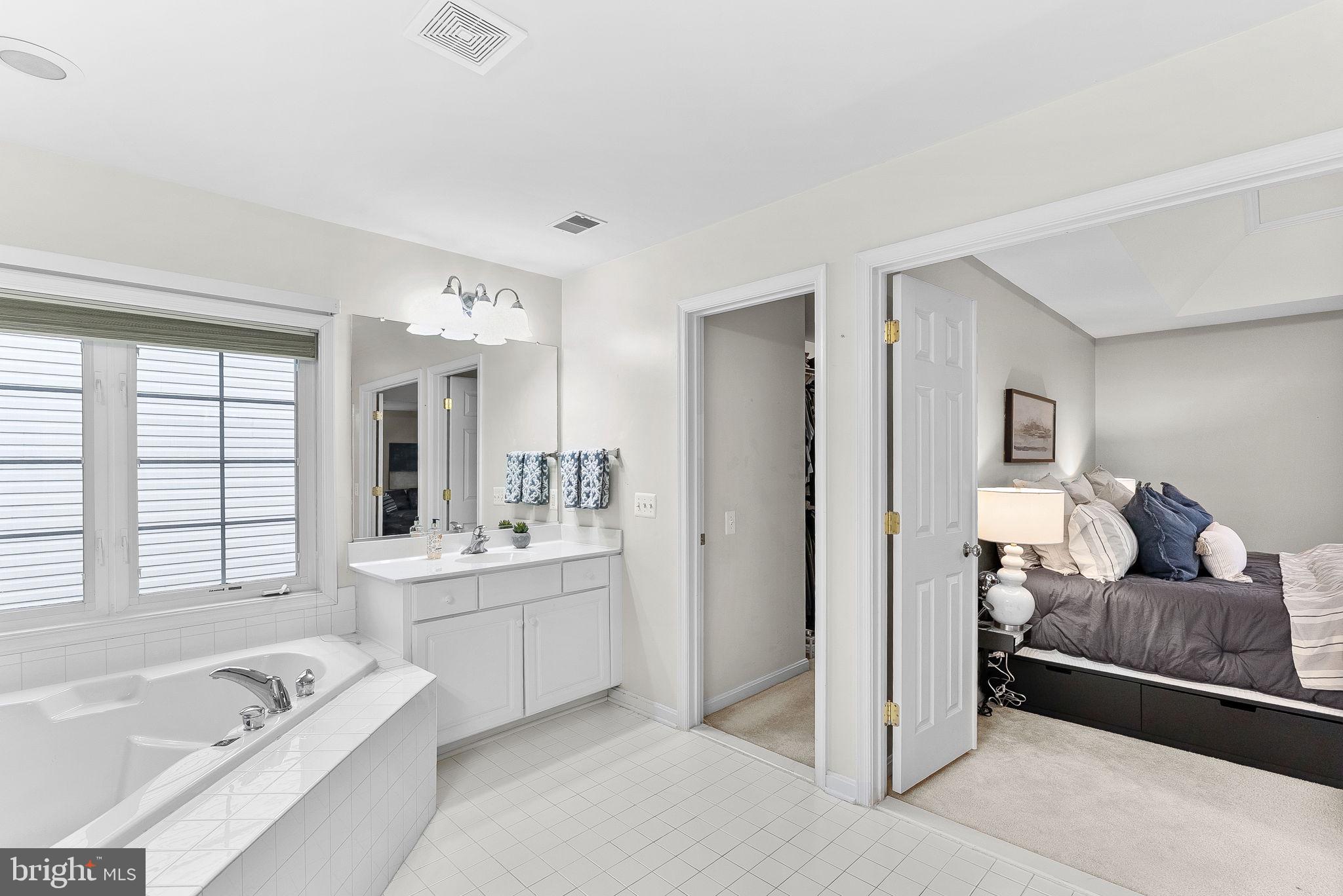 LAUREL HILL LANDBAY - Residential