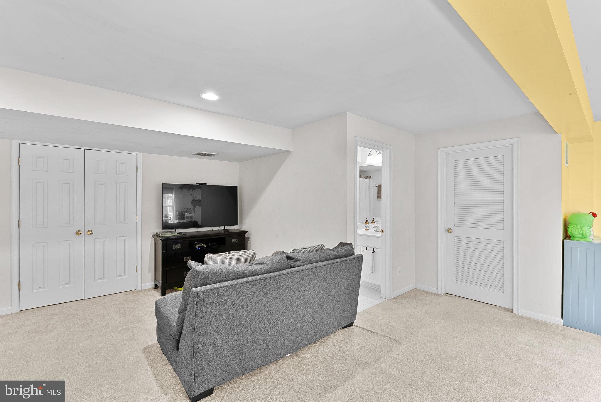 LAUREL HILL LANDBAY - Residential