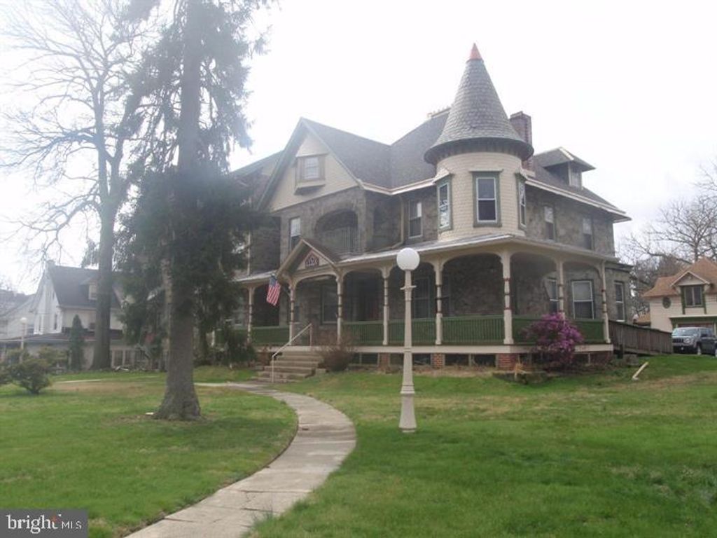 Photo of 192 N Lansdowne Avenue #D3, LANSDOWNE, PA 19050 (MLS # PADE2106440)