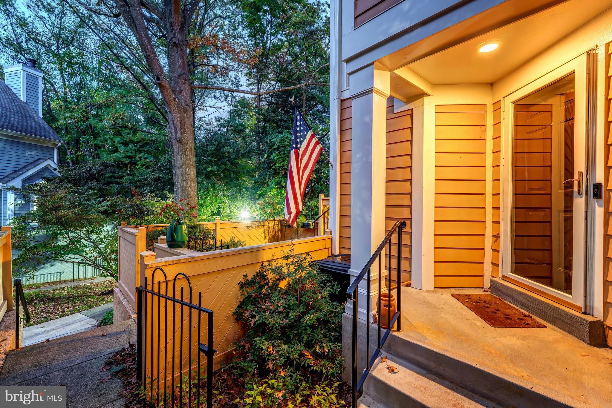 HAMPTON POINTE - Residential