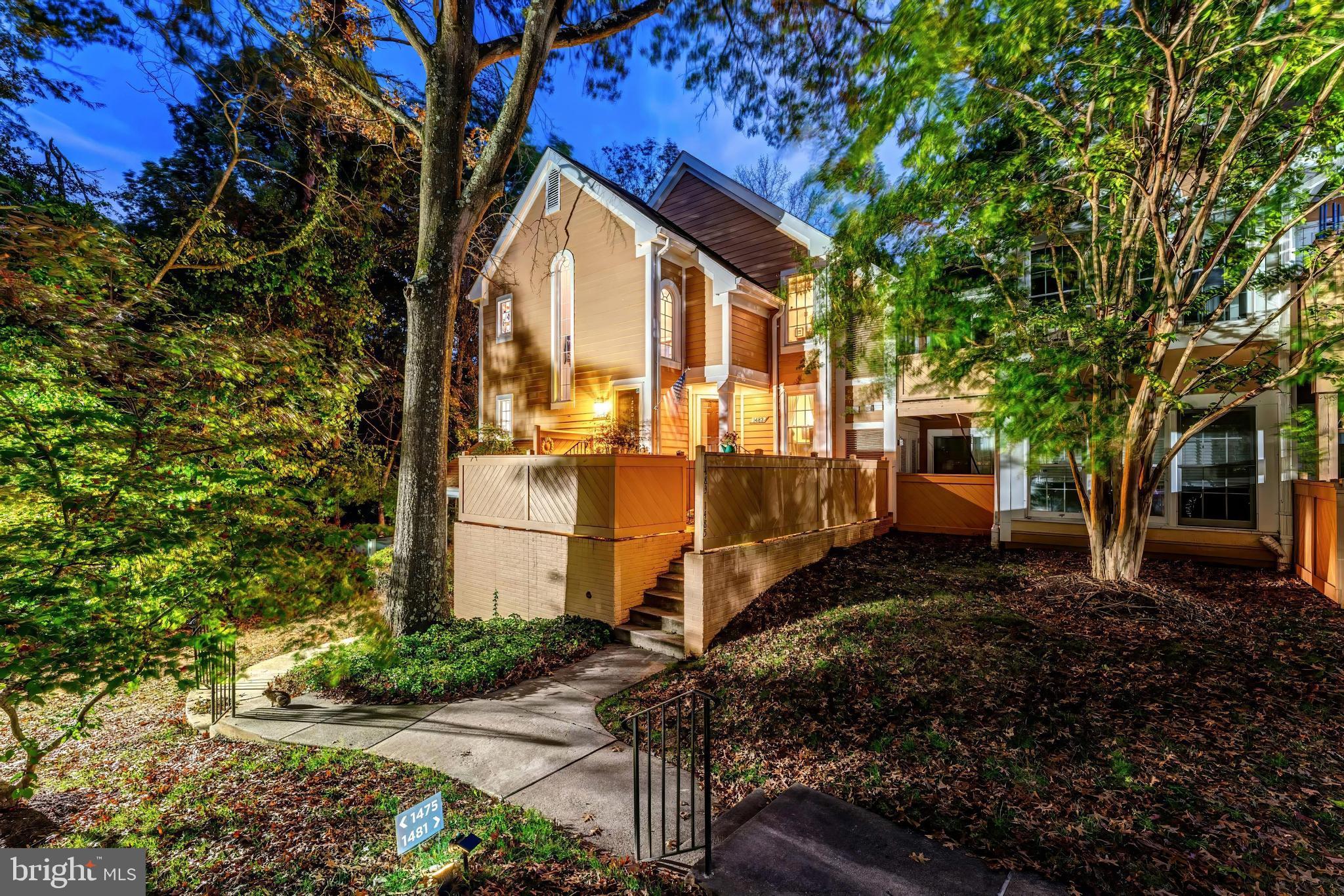 HAMPTON POINTE - Residential