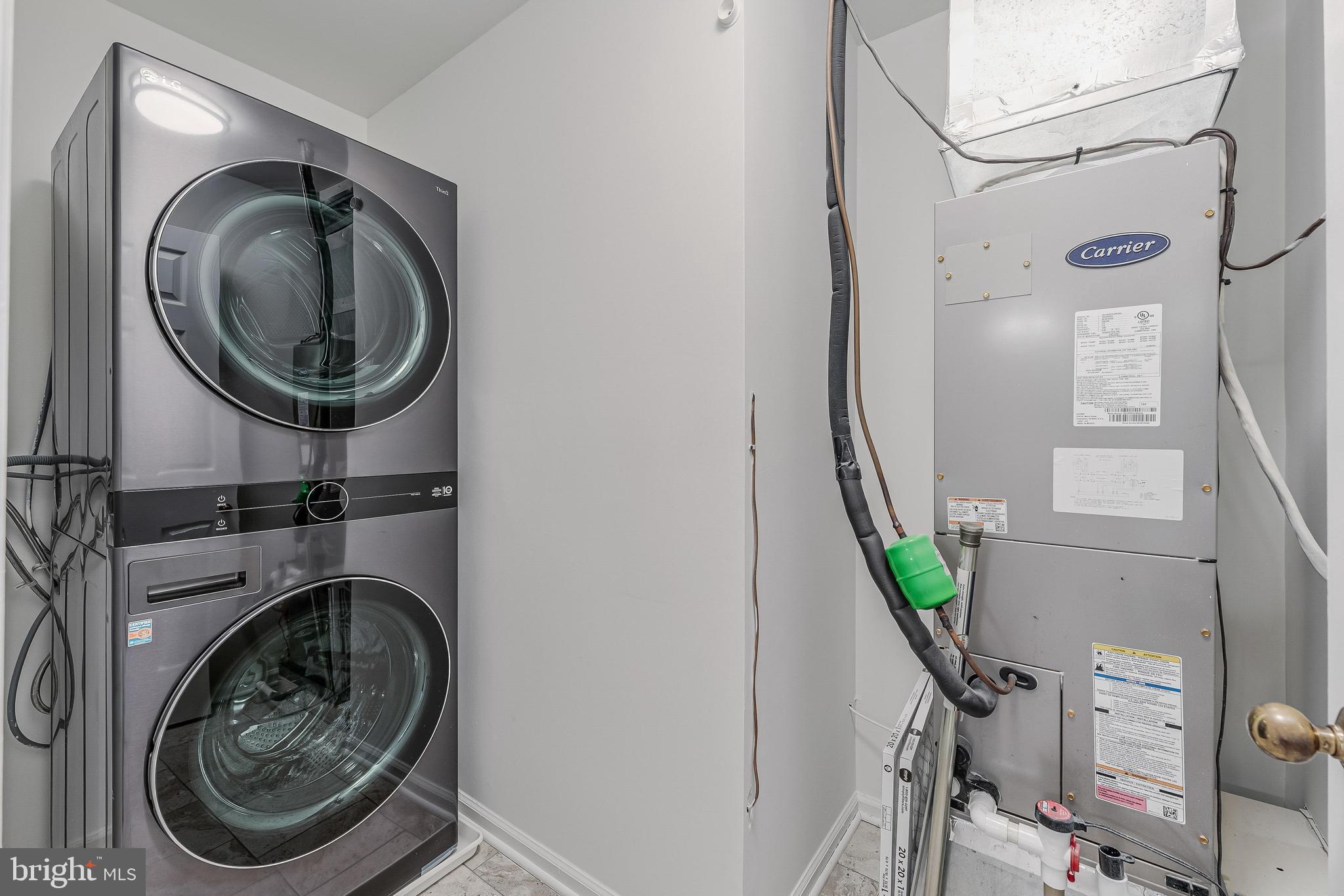 HAMPTON POINTE - Residential