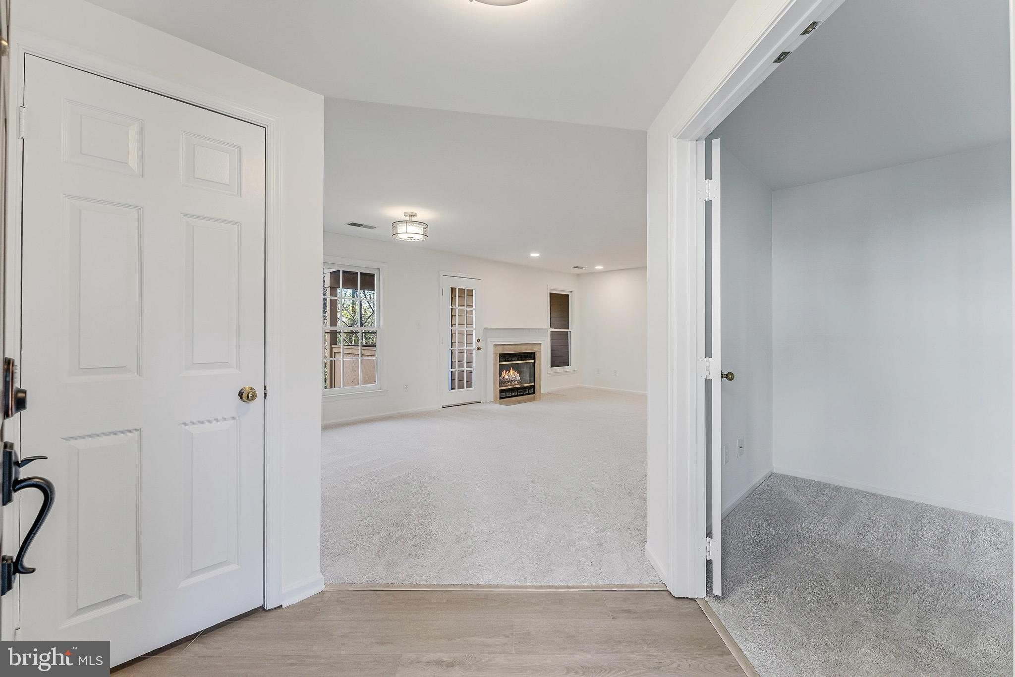 HAMPTON POINTE - Residential