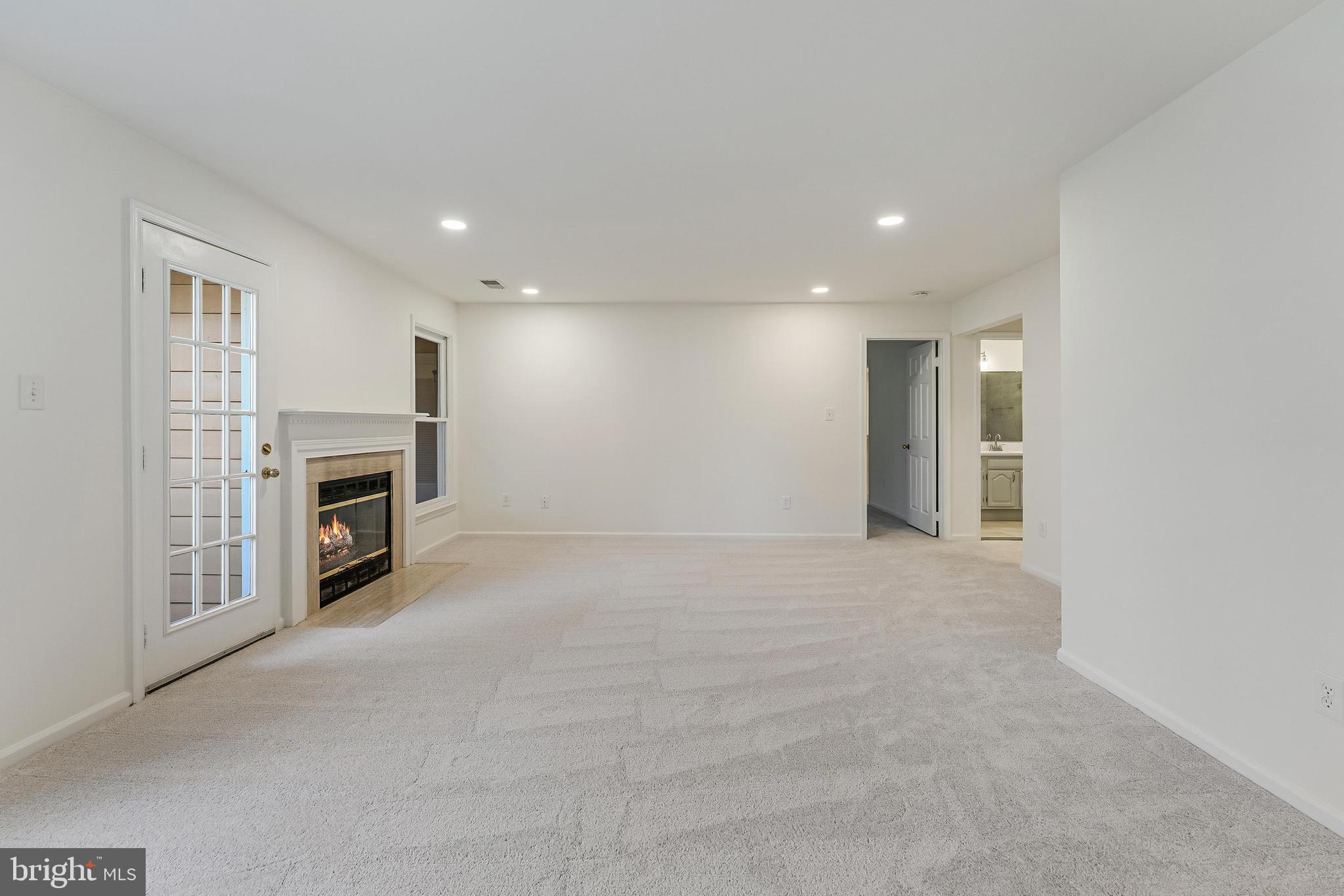 HAMPTON POINTE - Residential