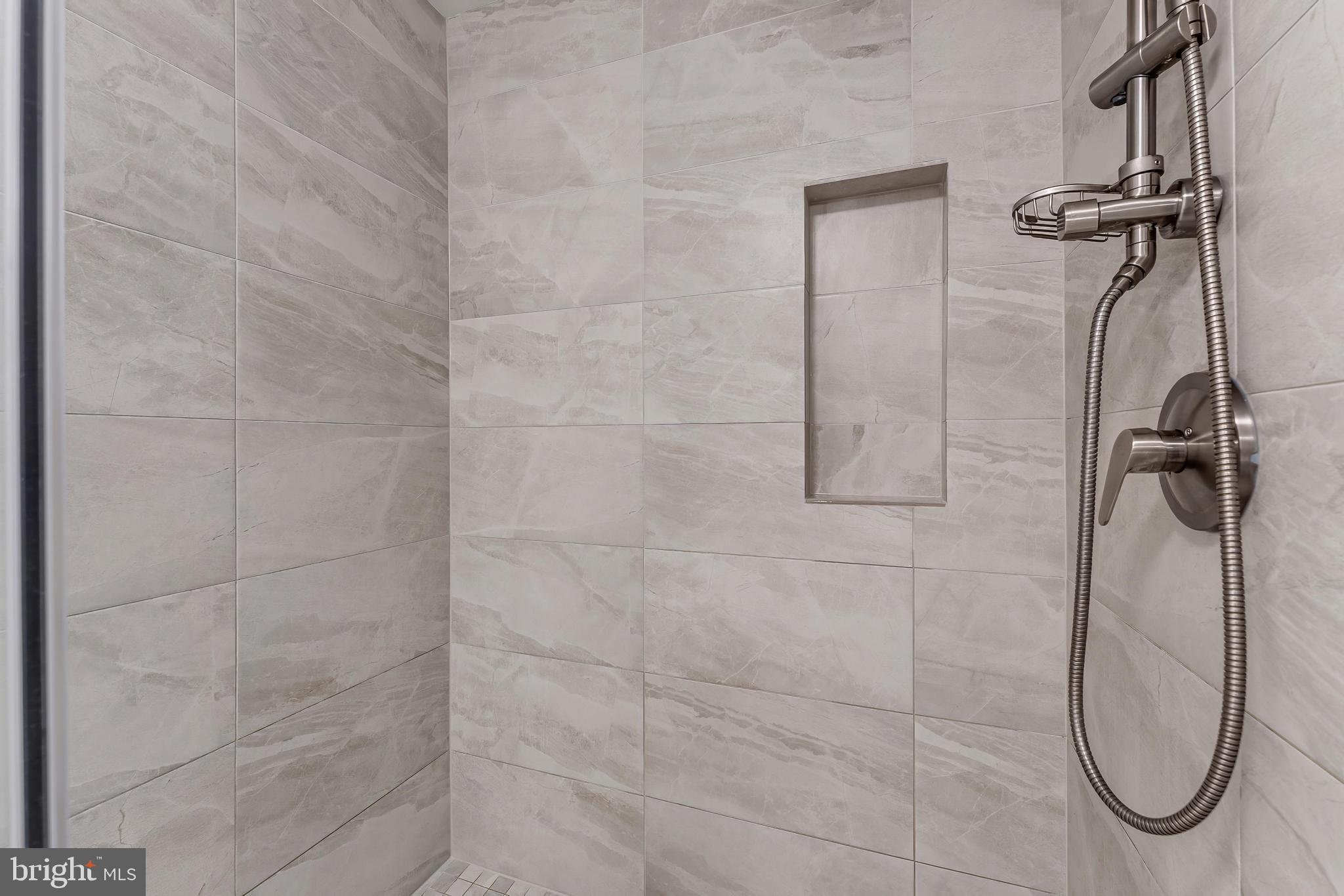 HAMPTON POINTE - Residential