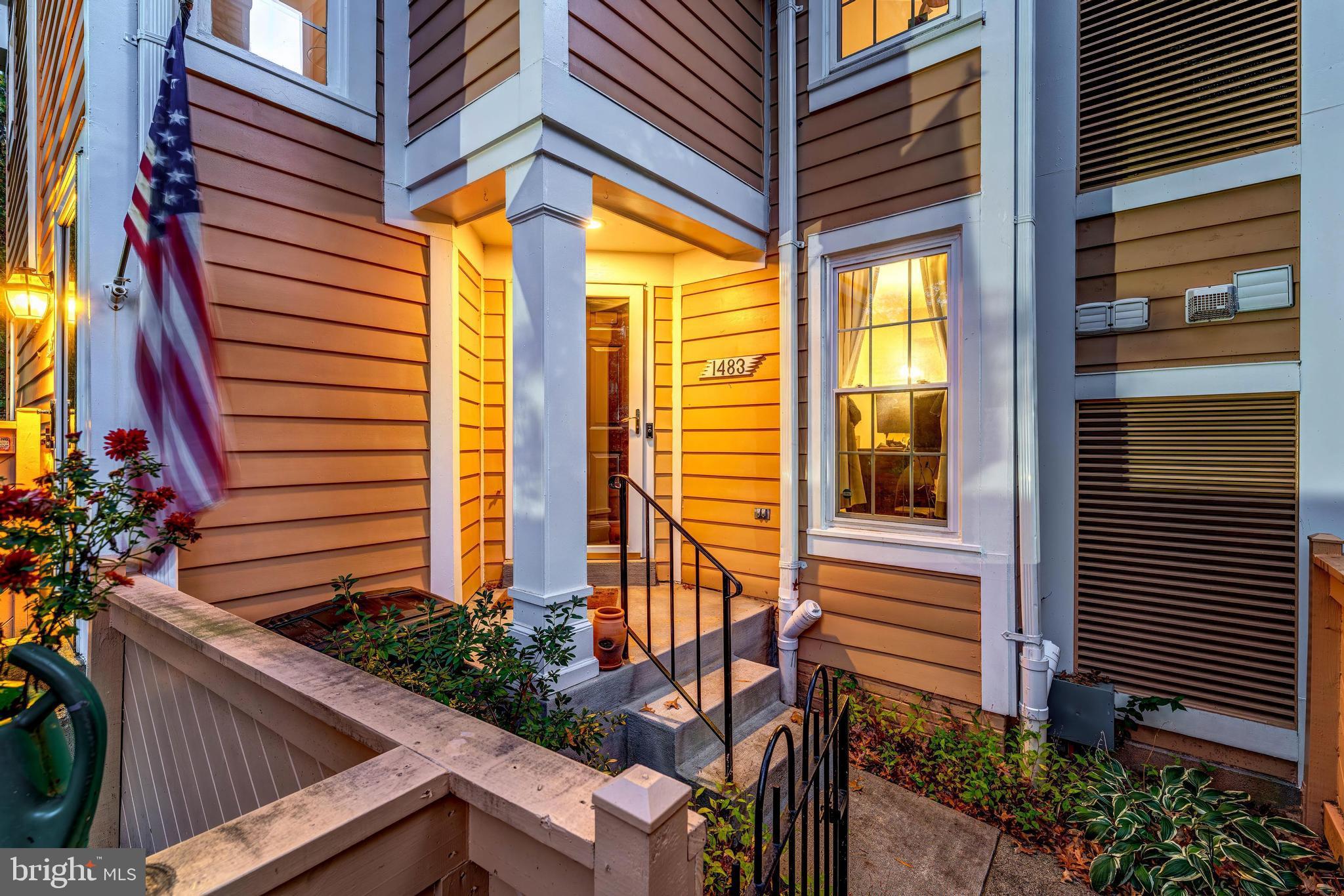 HAMPTON POINTE - Residential