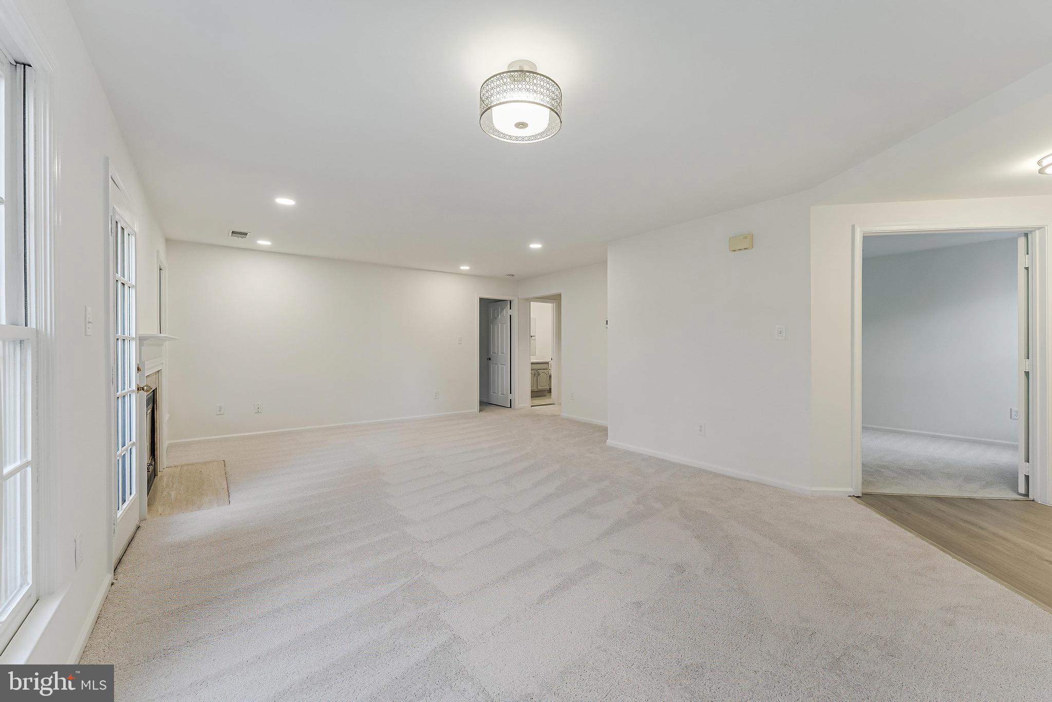 HAMPTON POINTE - Residential