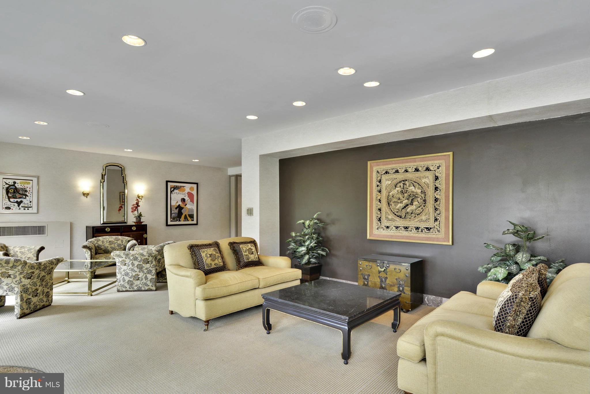 ELEVEN SLADE - Residential