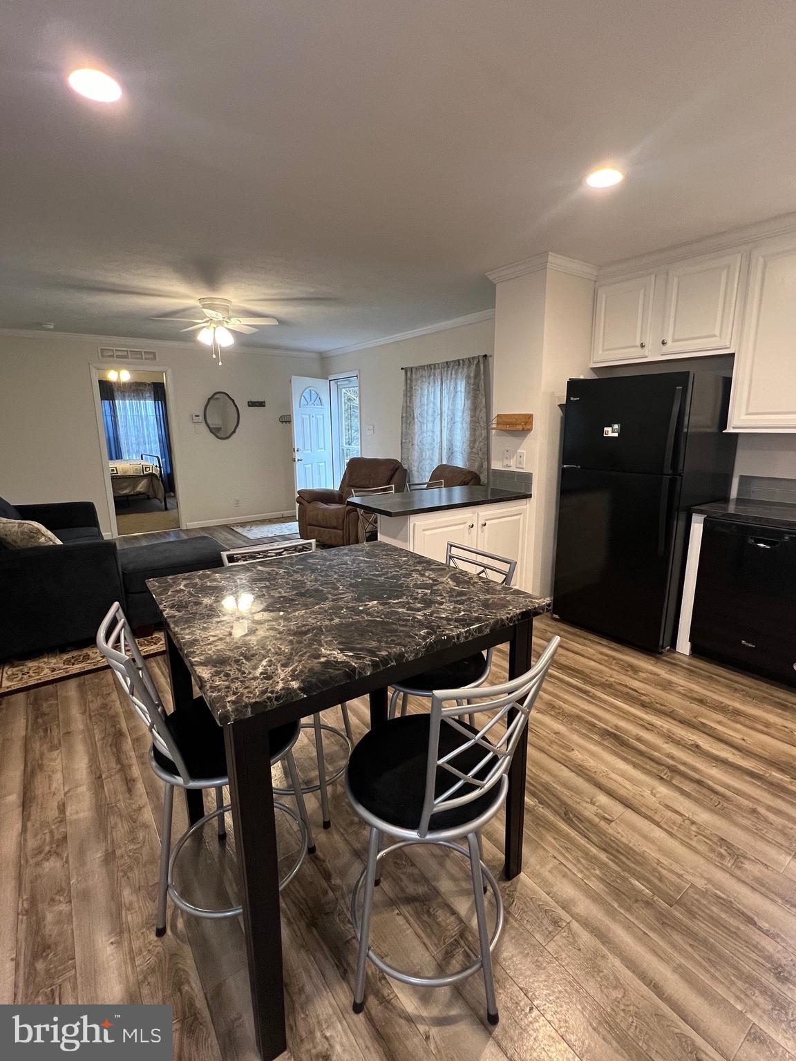 PIN OAK MOBILE HOME - Residential