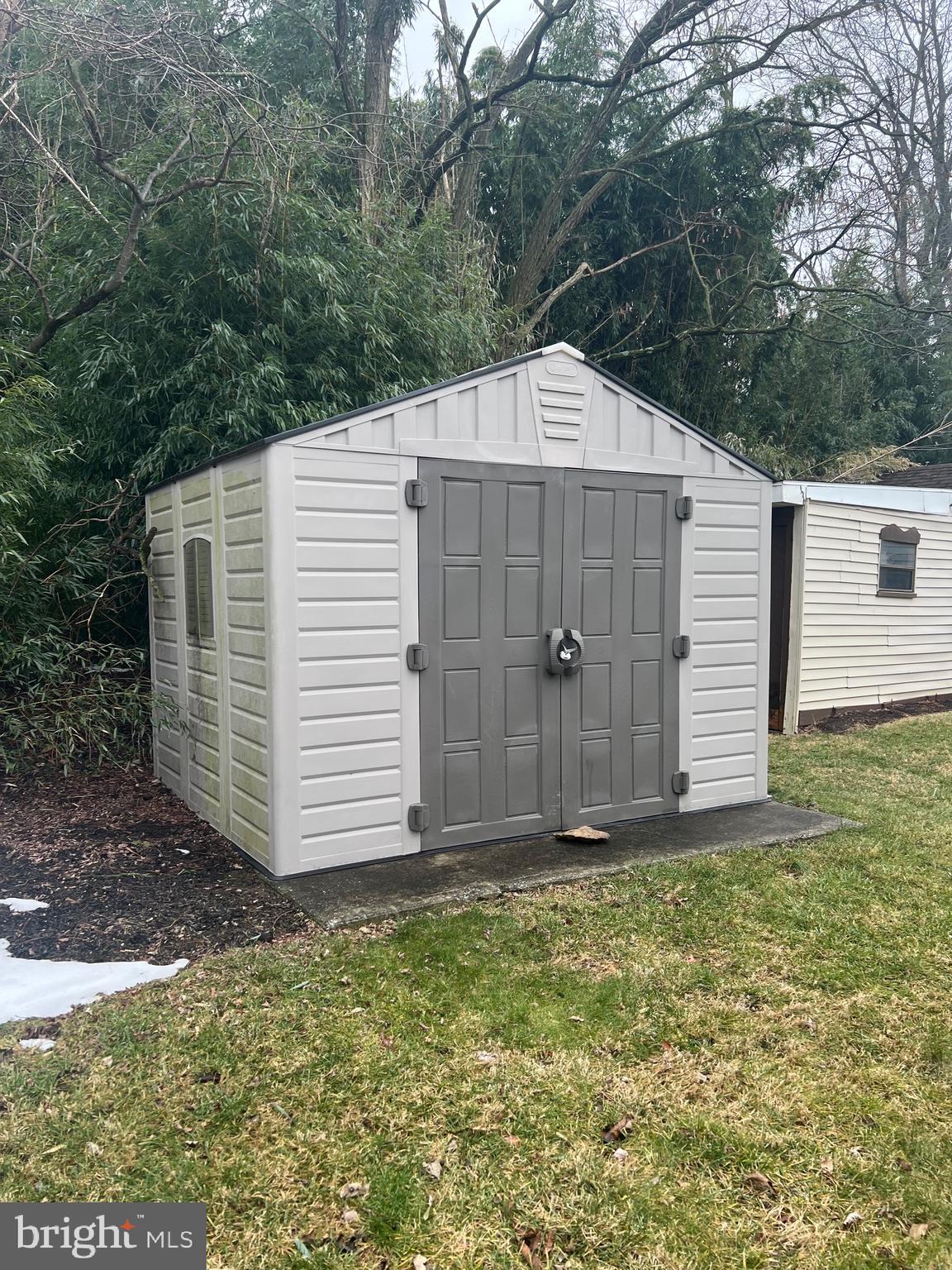 PIN OAK MOBILE HOME - Residential