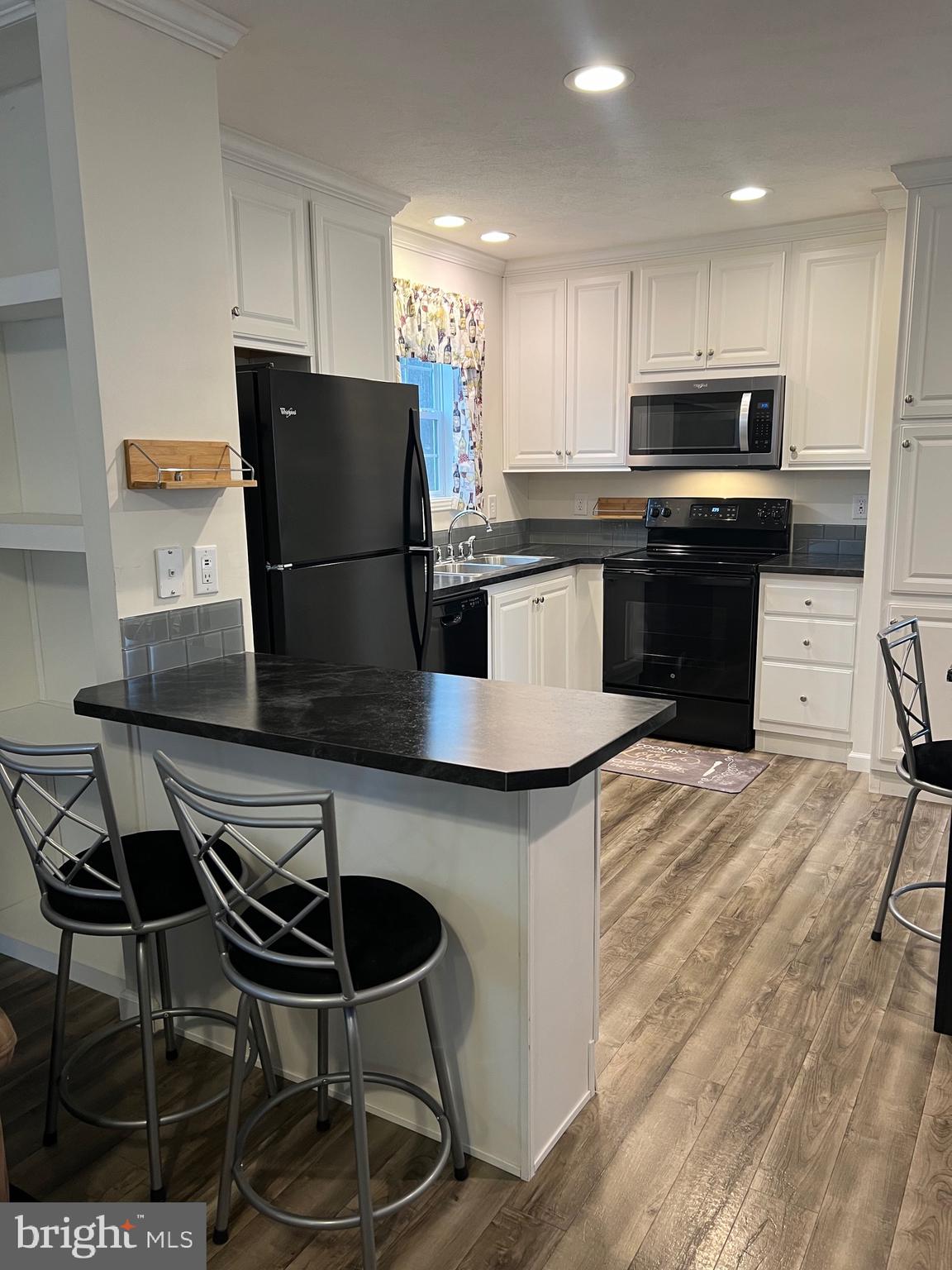 PIN OAK MOBILE HOME - Residential