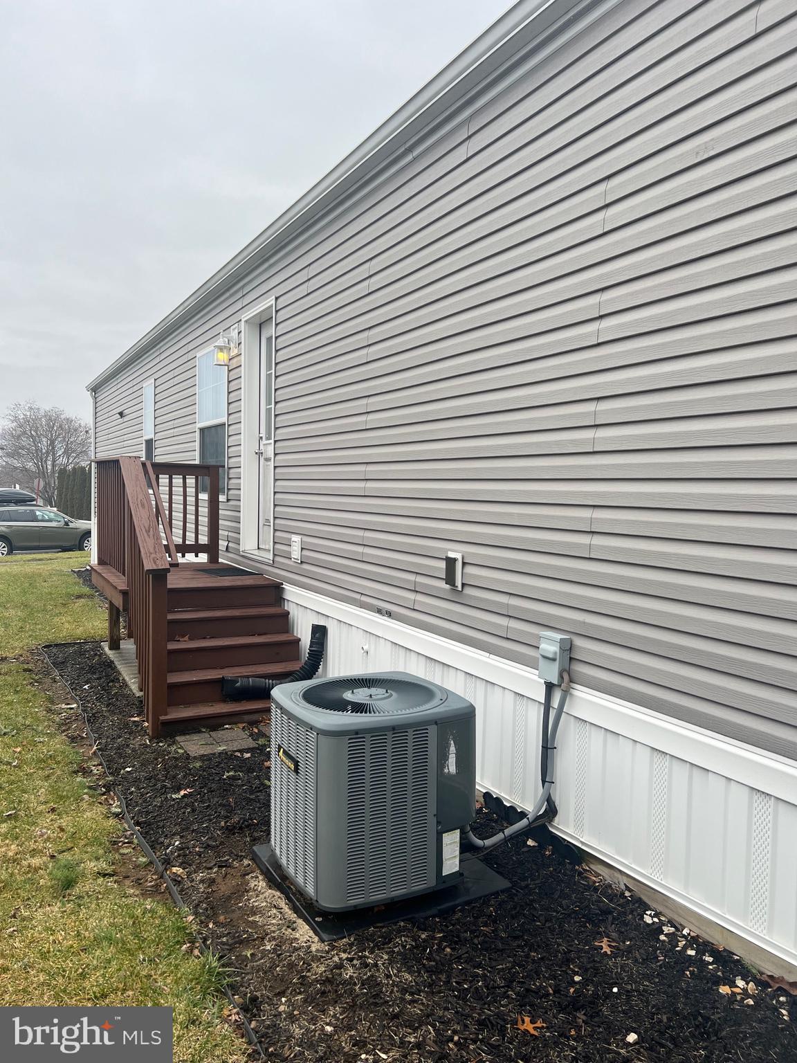 PIN OAK MOBILE HOME - Residential