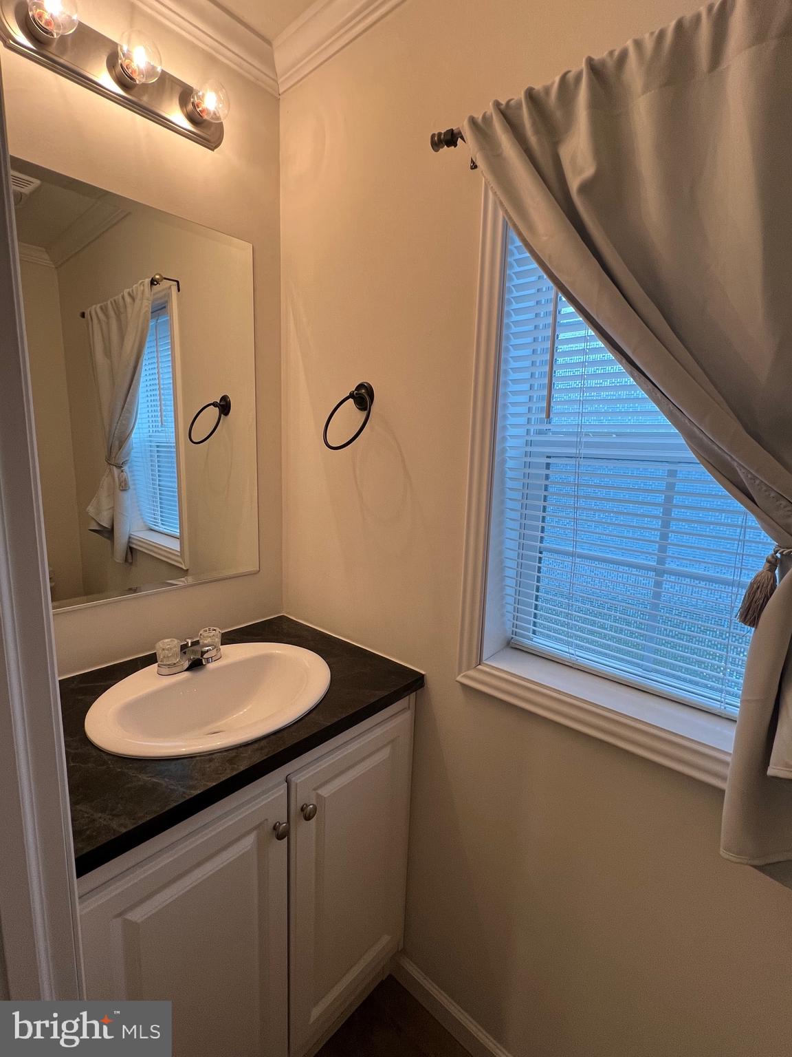 PIN OAK MOBILE HOME - Residential