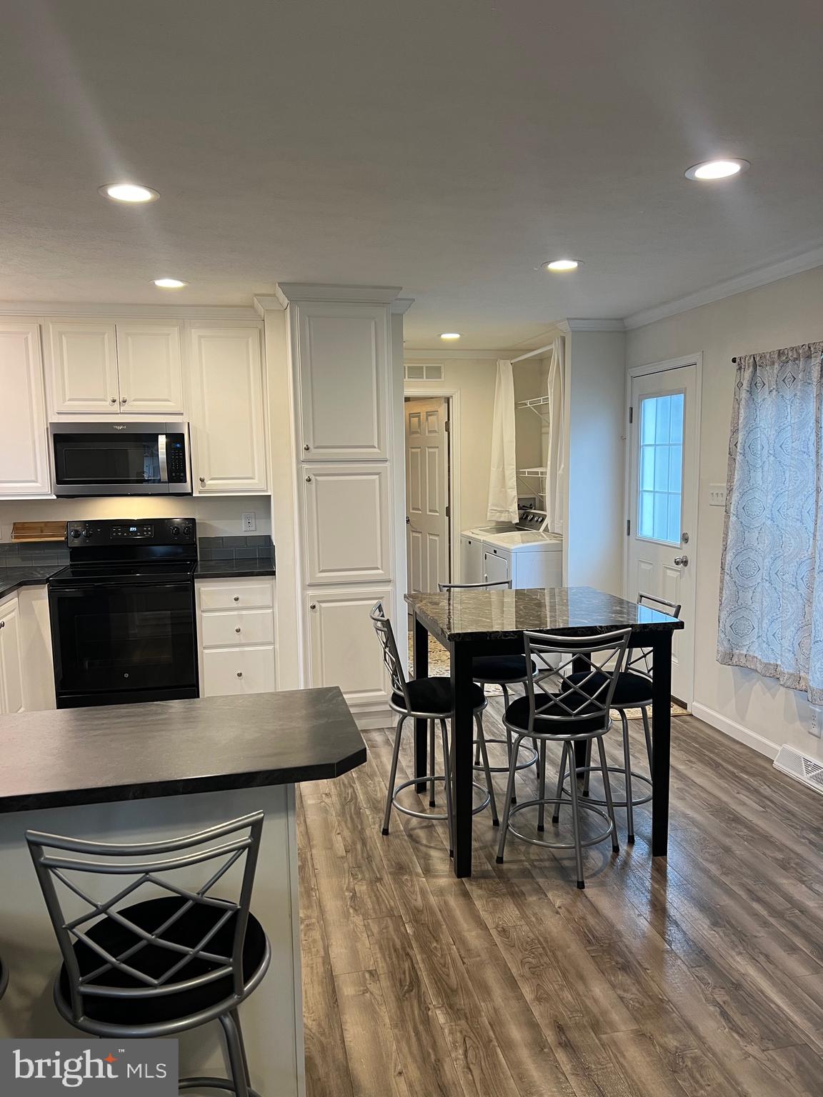 PIN OAK MOBILE HOME - Residential