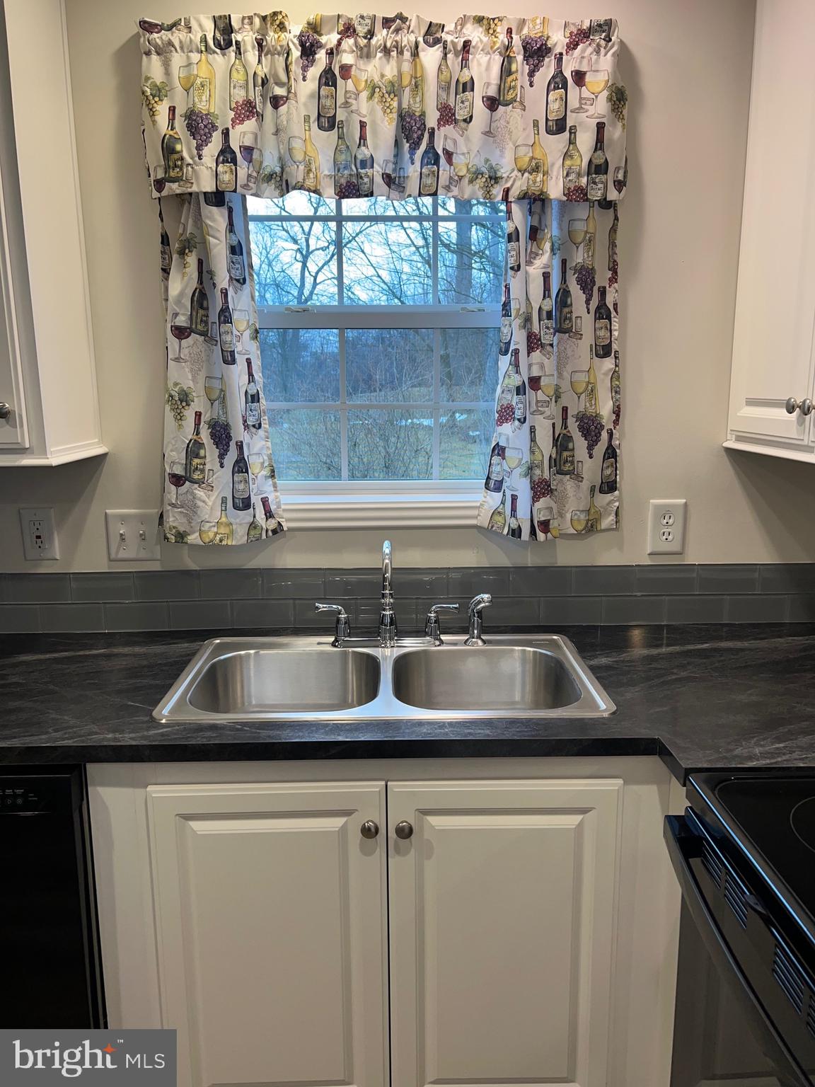 PIN OAK MOBILE HOME - Residential