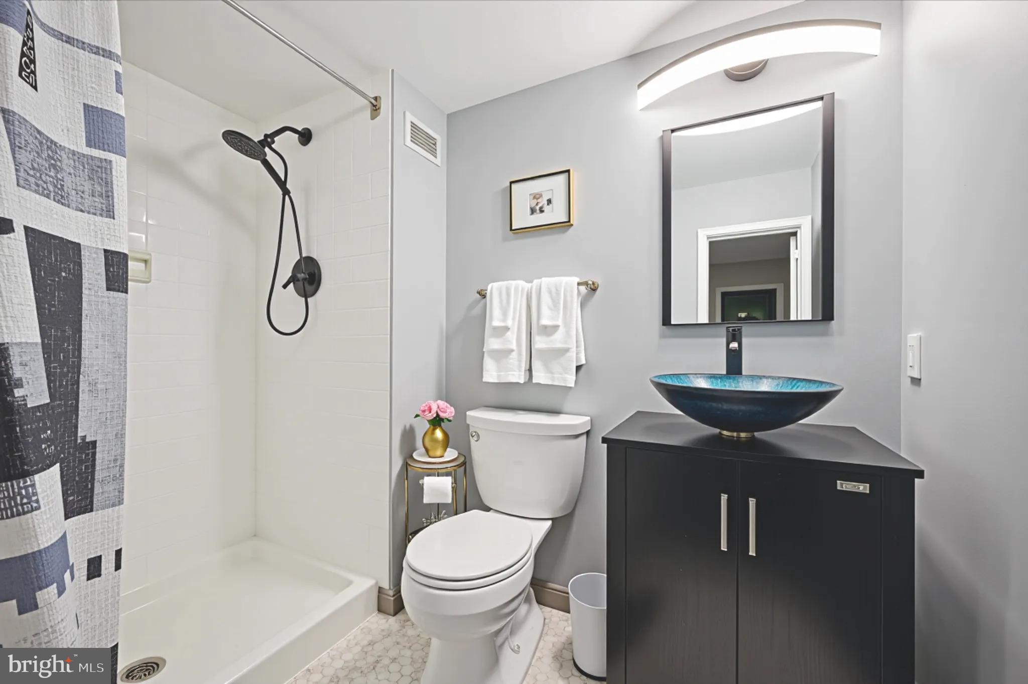 VALLEY FORGE TOWER - Residential