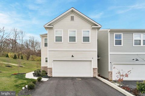 Townhouse For Sale - 141 Four Leaf Drive<br/> DOWNINGTOWN, PA 19335