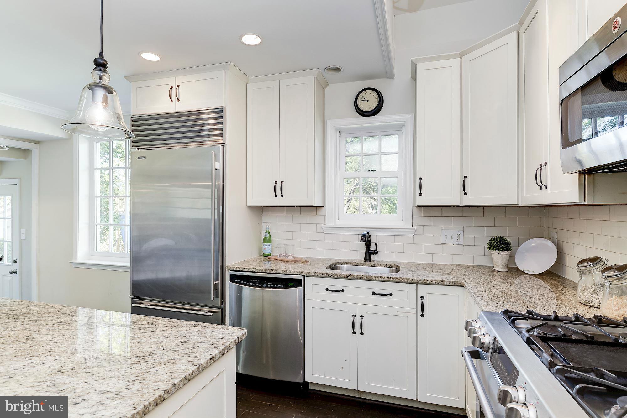 HENDRY ESTATES - Residential