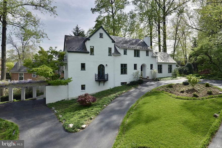 Edgemoor's most romantic property. Built in 1918, this white stucco style home is totally charming from its interior arched doorways, to the wood-beamed ceilings, and French doors connecting the home with the exterior patios and gardens. Four bedrooms, four and one-half baths plus a half-acre of exquisite grounds.Correct Lot Size is 24,681 SF. Open Sunday, April 6th from 1-4pm.