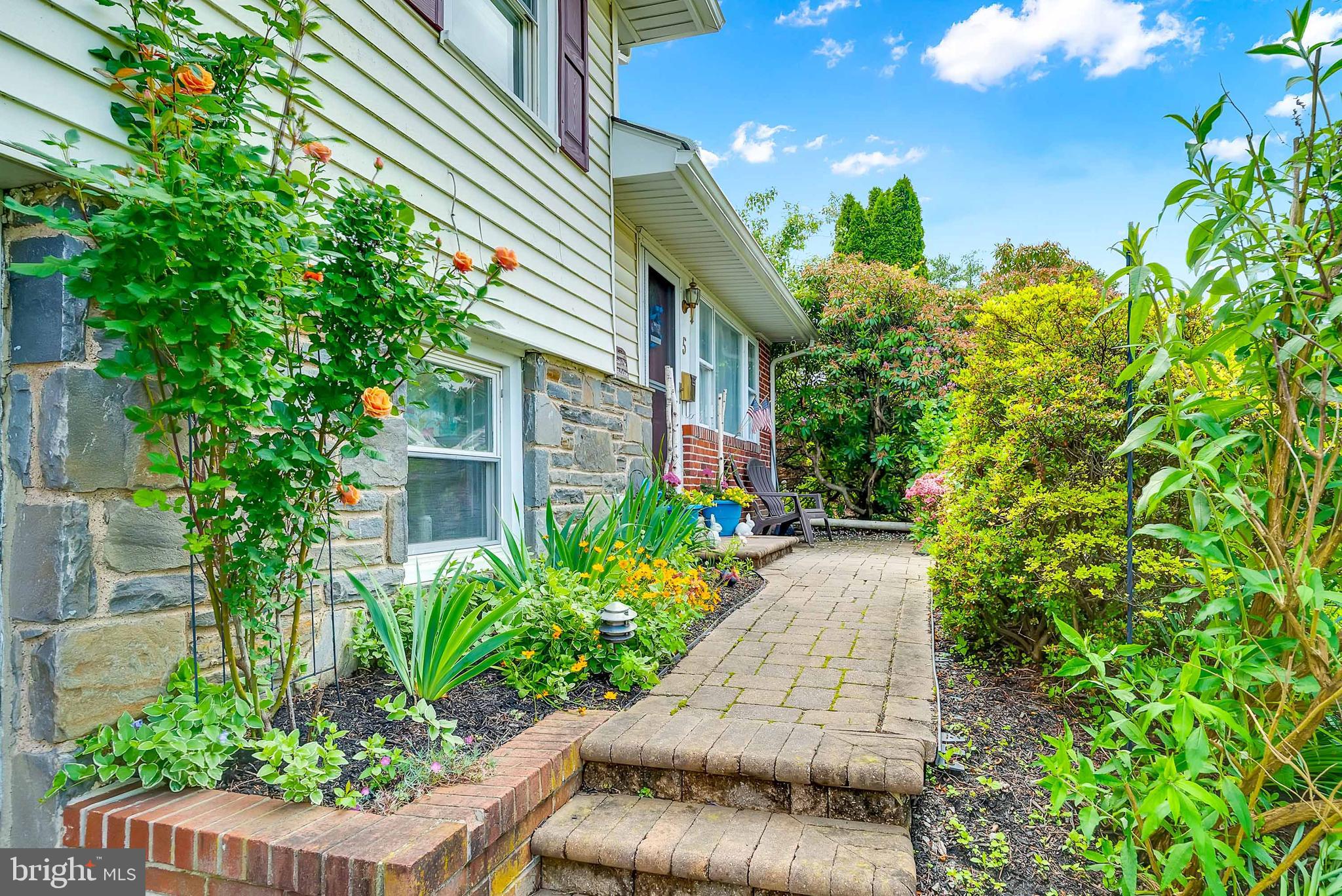 5 DORSET DRIVE