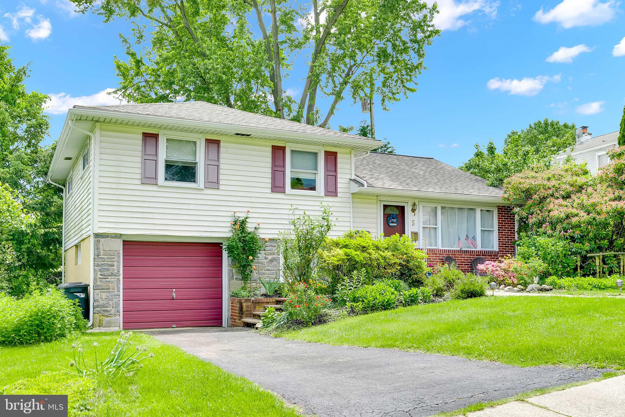 5 DORSET DRIVE