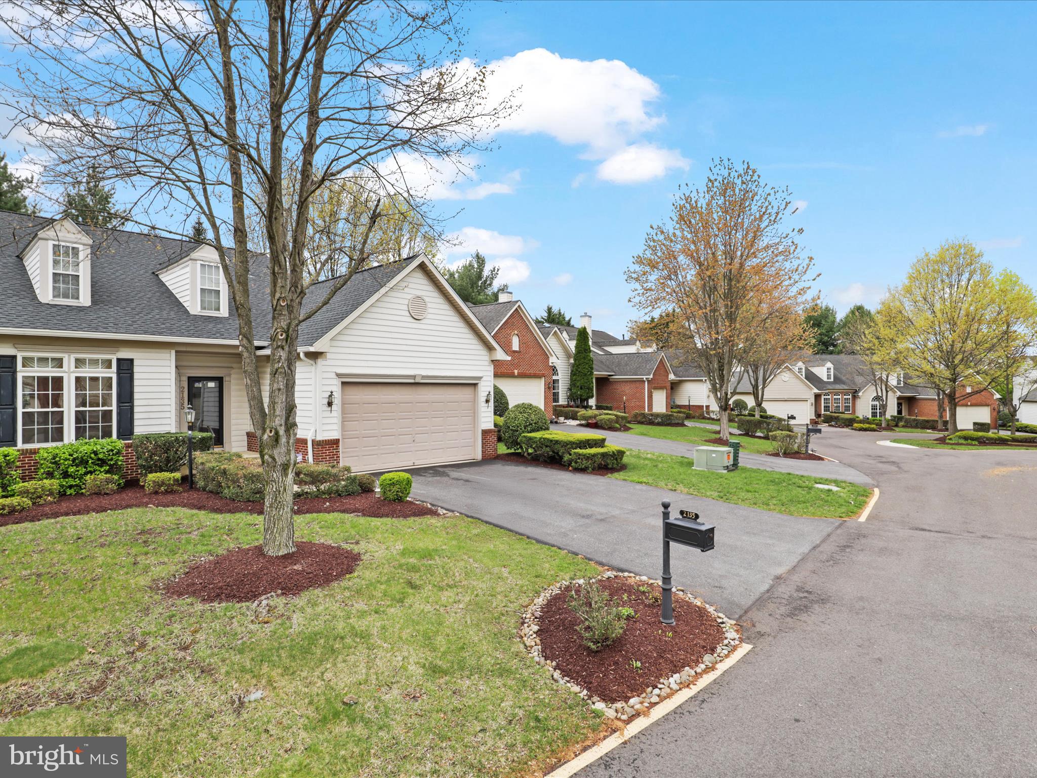 2135 VITTORIA COURT 33