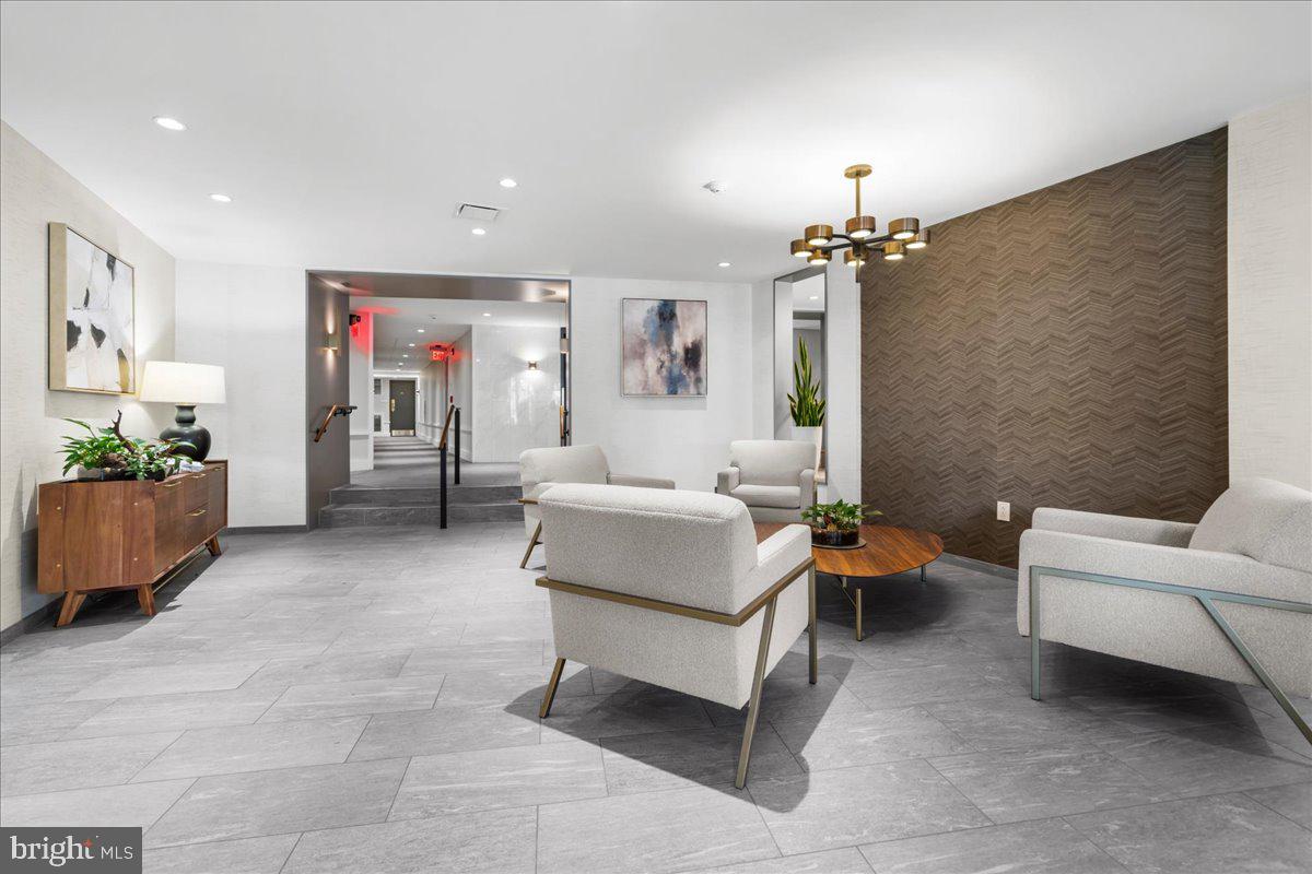 1637 OAKWOOD DRIVE 405